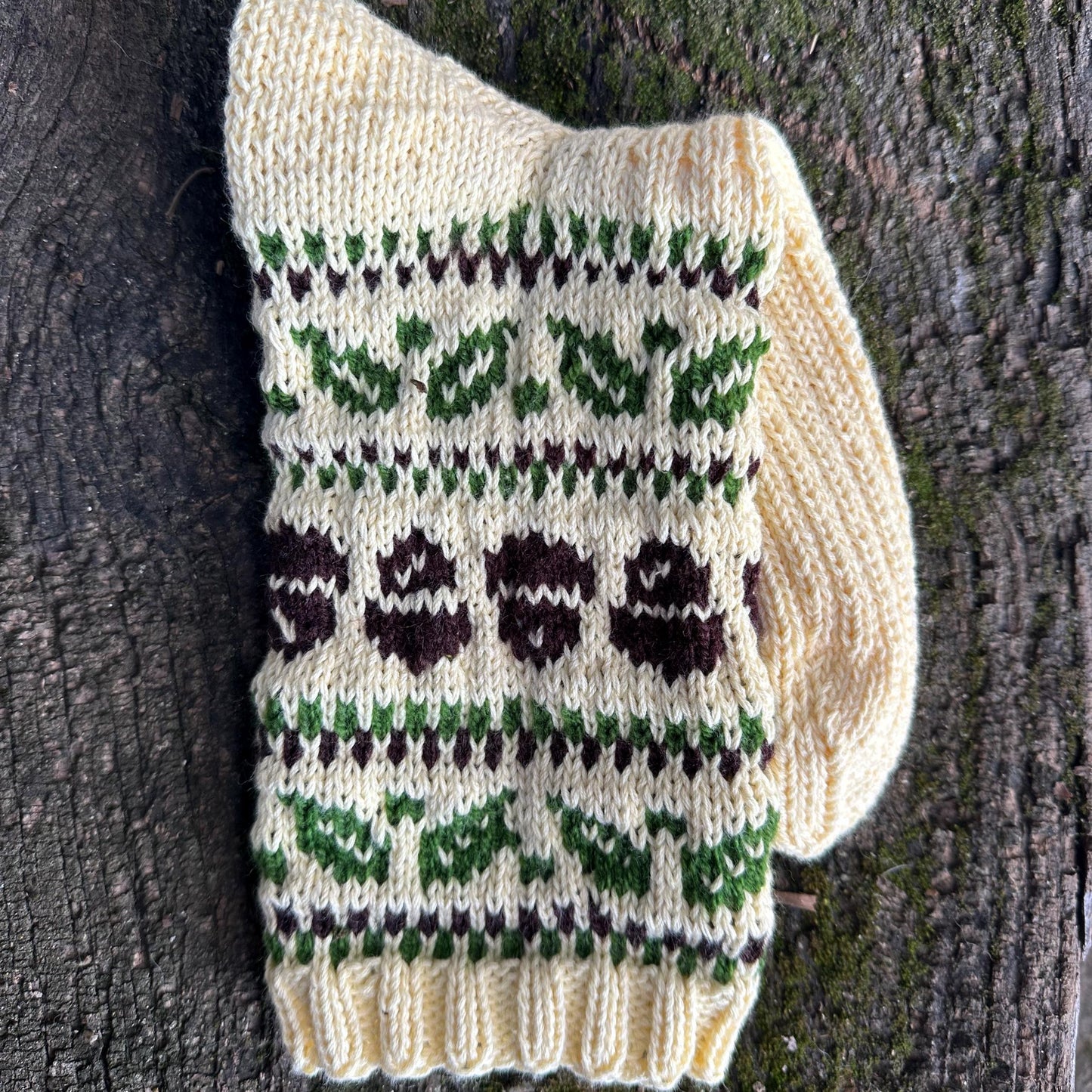 Wool Socks with Acorn and Leaf Pattern