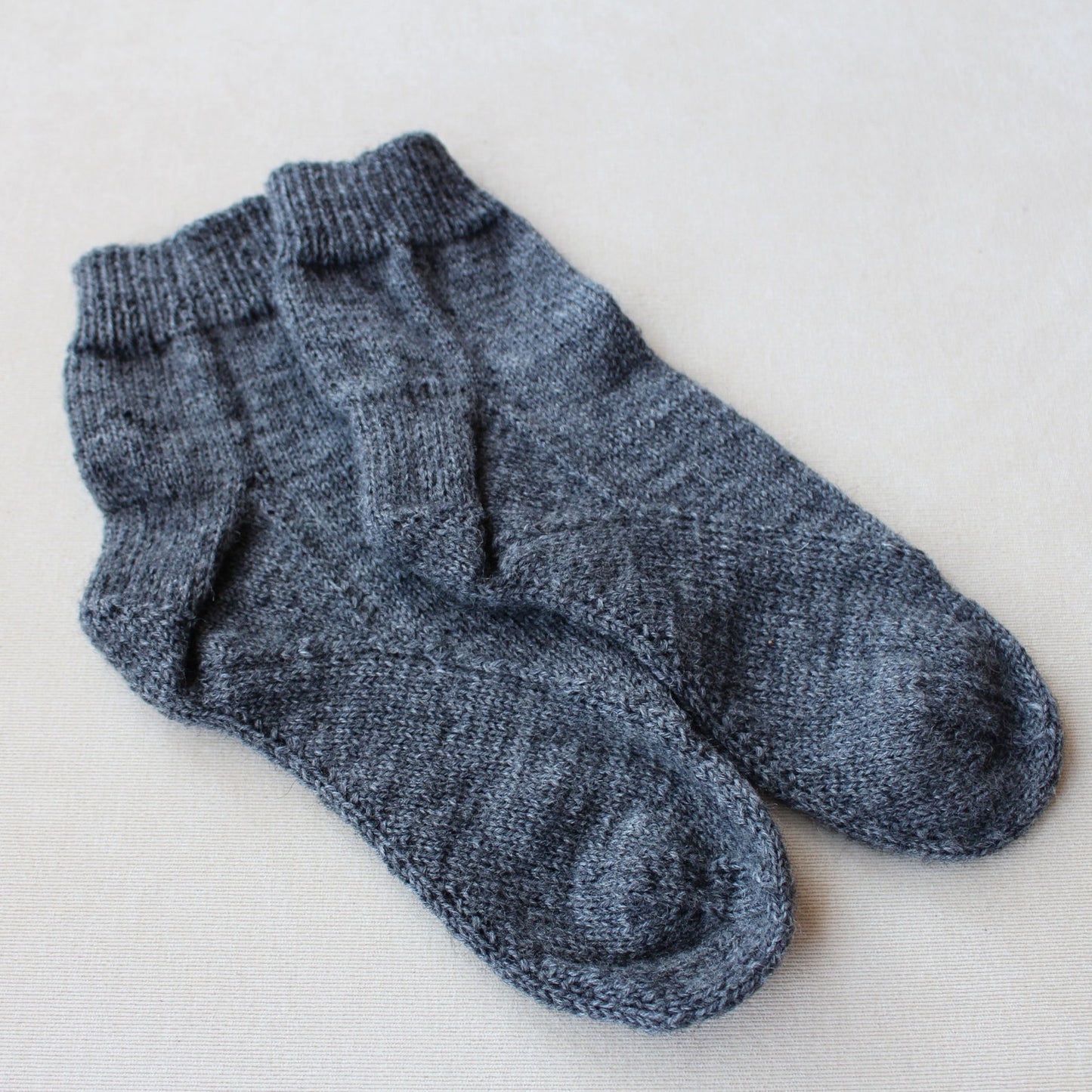 Durable wool-blend quarter socks