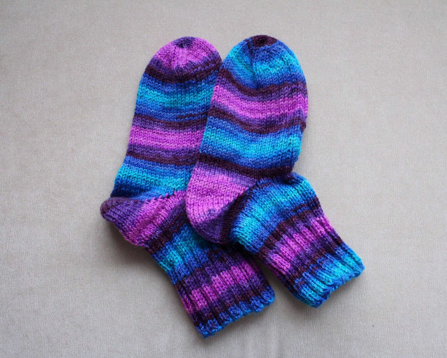 Vegan multicolor cold-weather ribbed socks