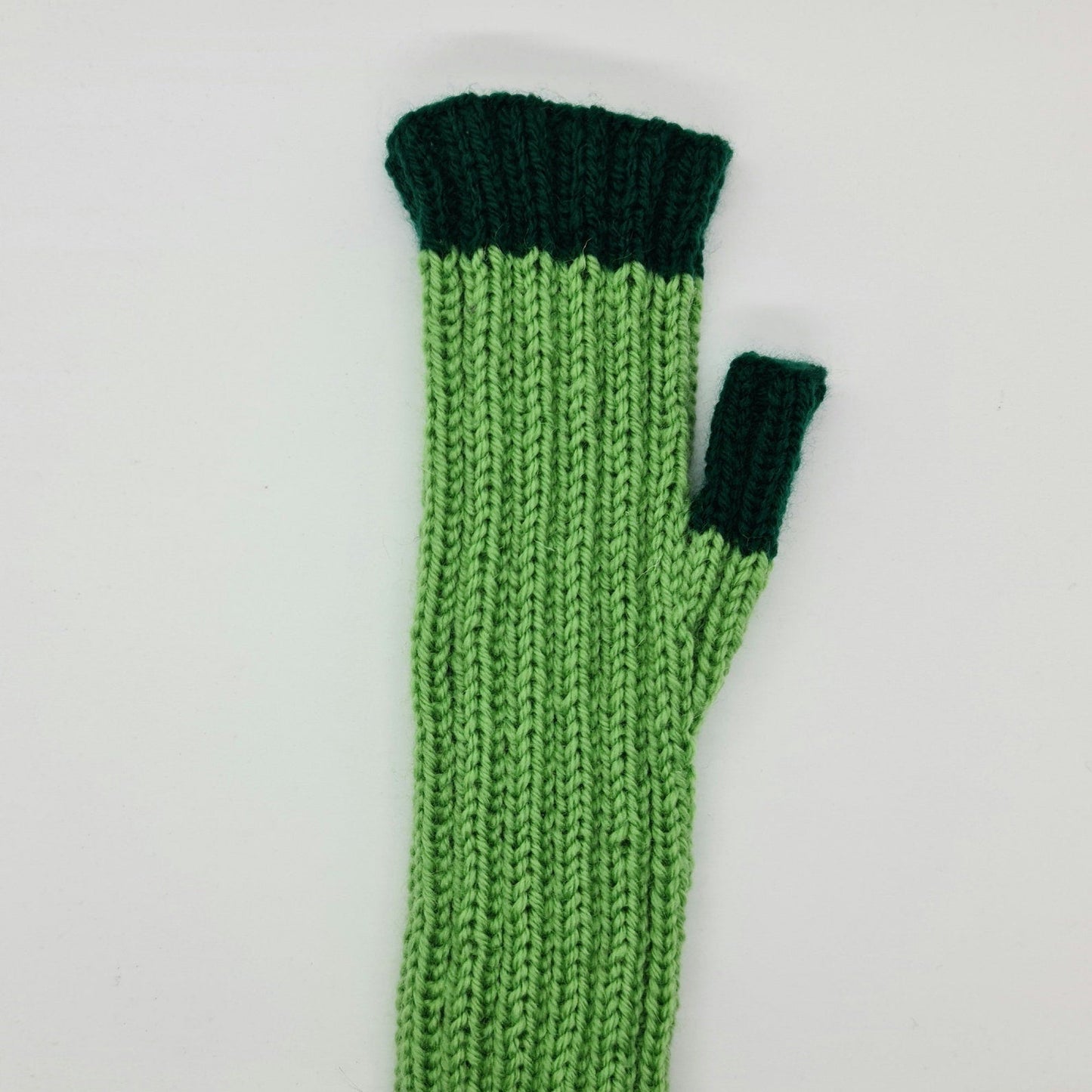 Strechy Green Colorblock Ribbed Mittens