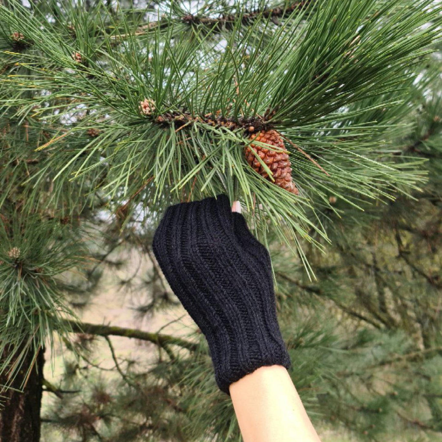 Black stretchy fingerless gloves
