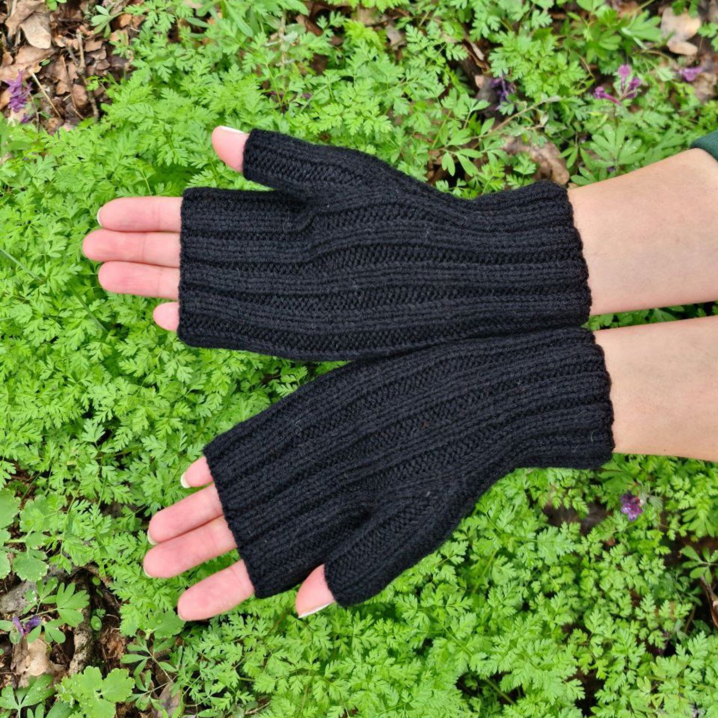 Black stretchy fingerless gloves