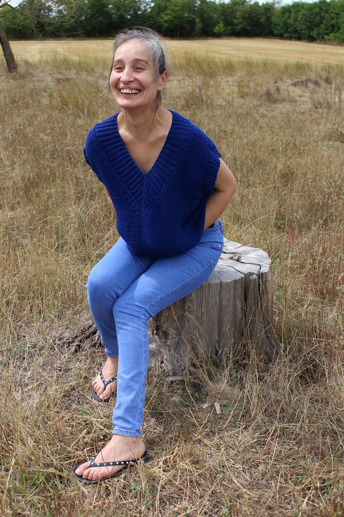 Oversized V-neck sweater vest in blue, Stylish sleeveless jumper for women