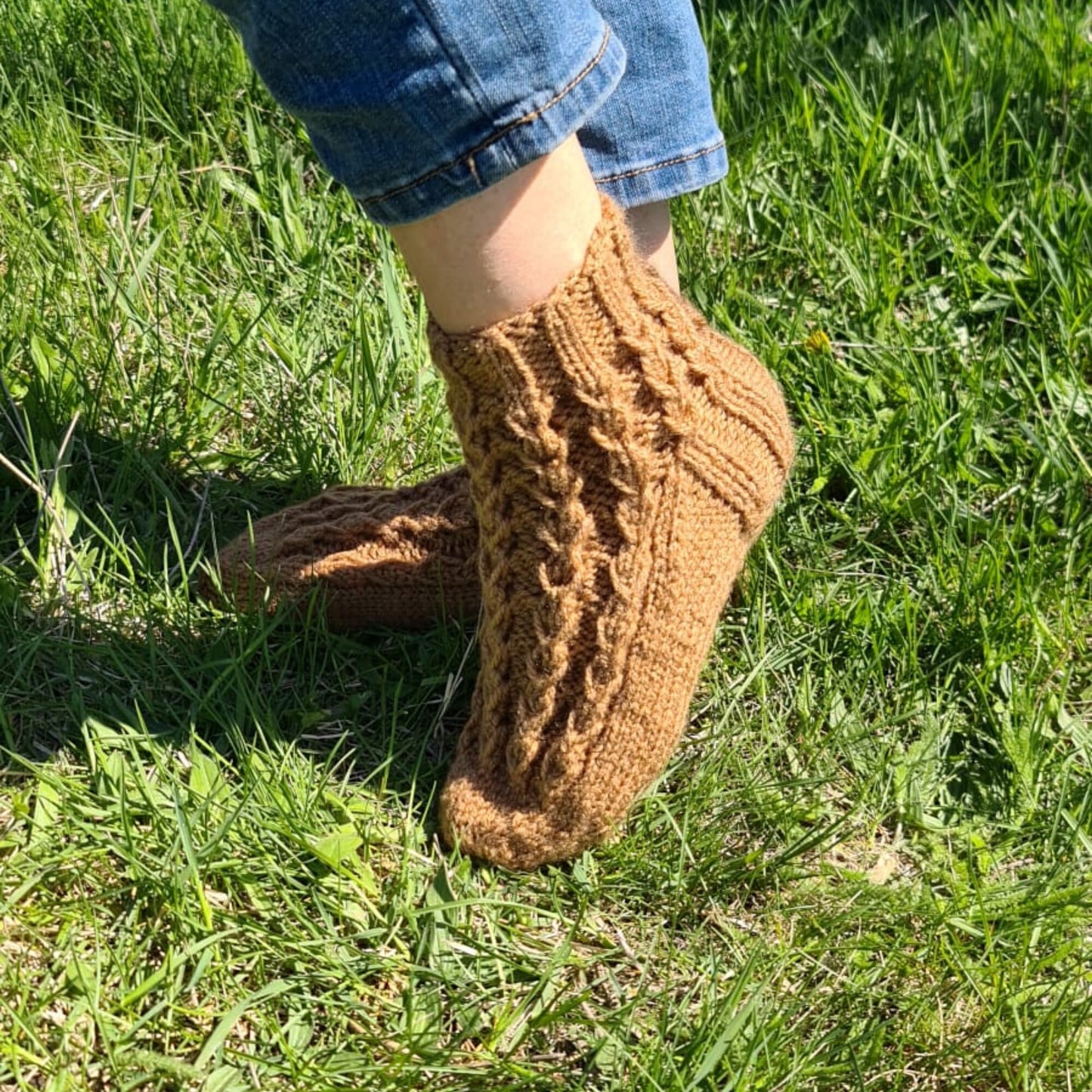 Braided chunky-knit wool slipper socks