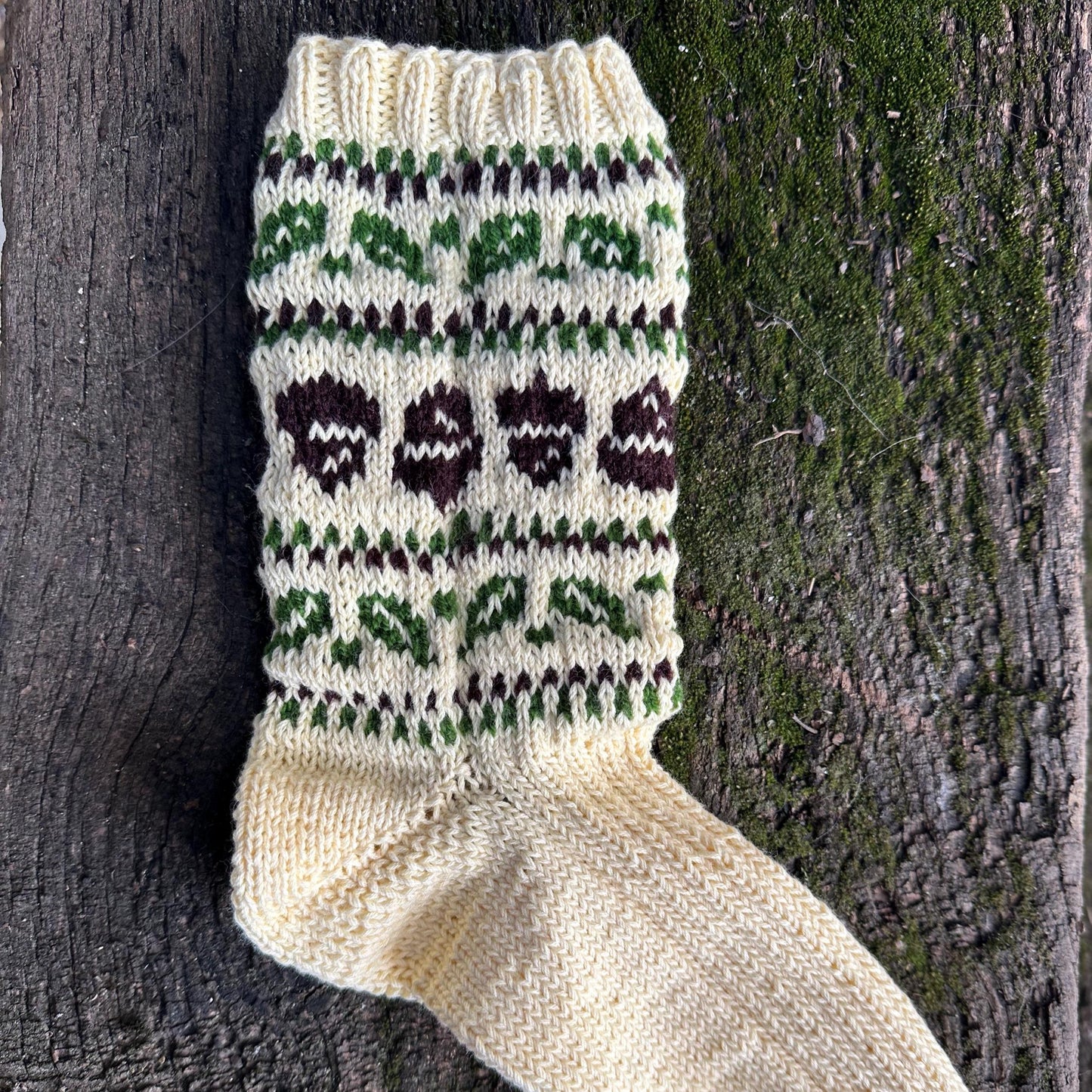 Wool Socks with Acorn and Leaf Pattern