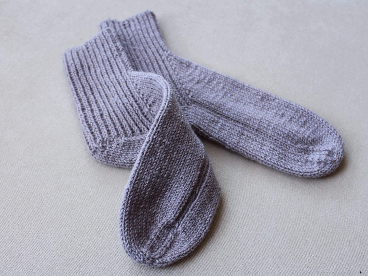 Plain wool-blend socks