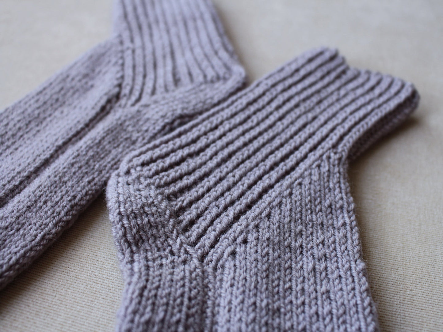 Plain wool-blend socks