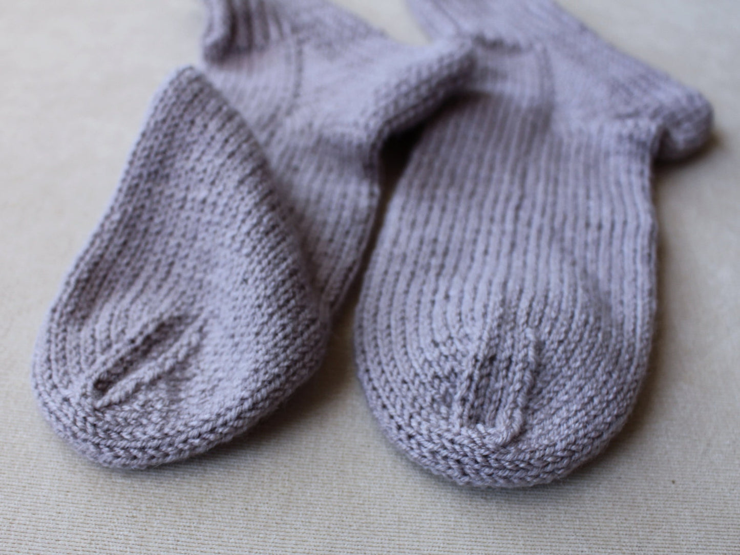 Plain wool-blend socks