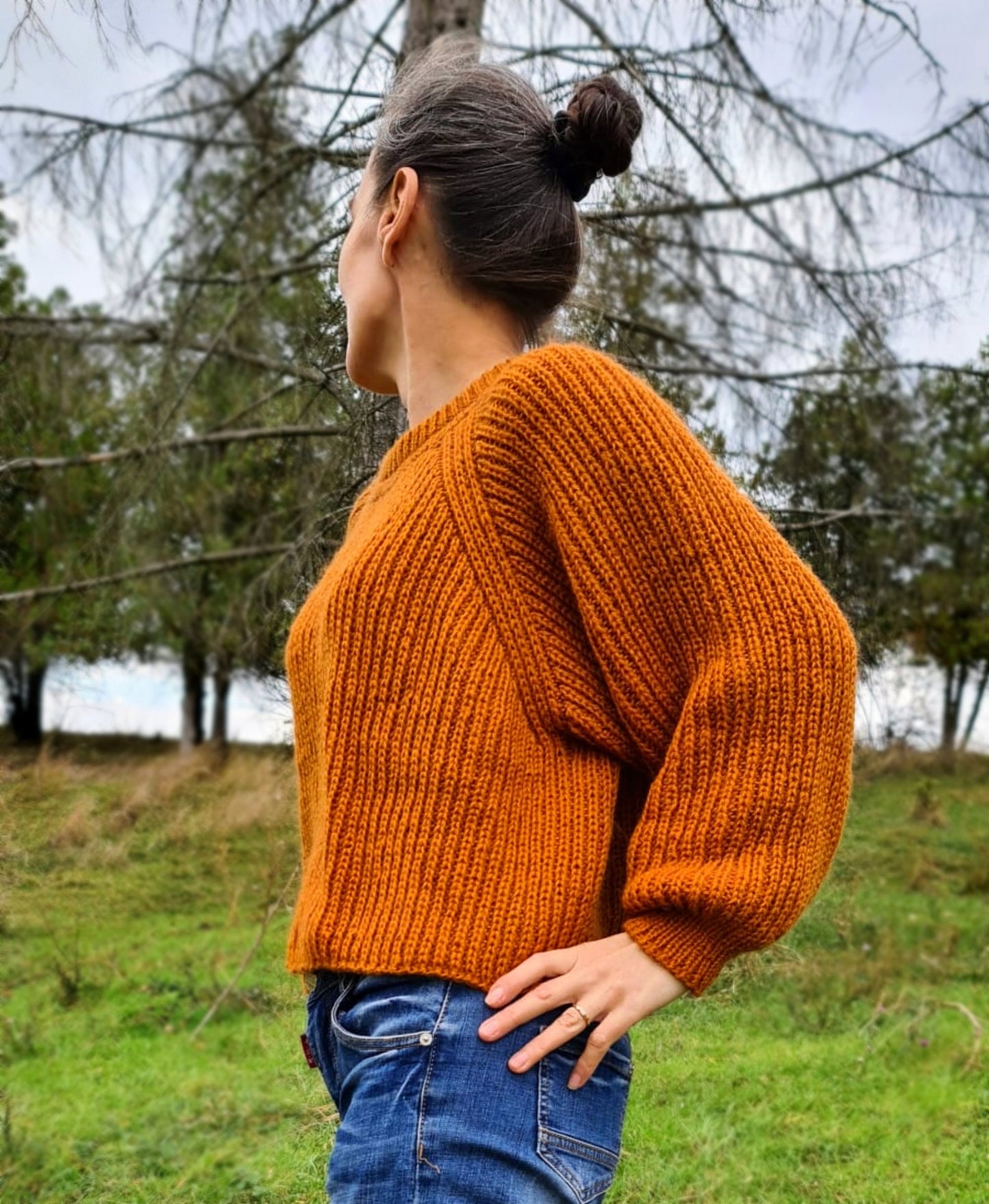 Oversized cropped sweater with volume sleeve in orange