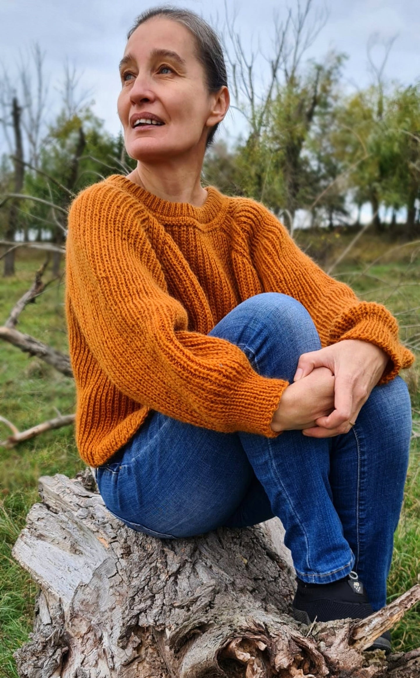 Oversized cropped sweater with volume sleeve in orange