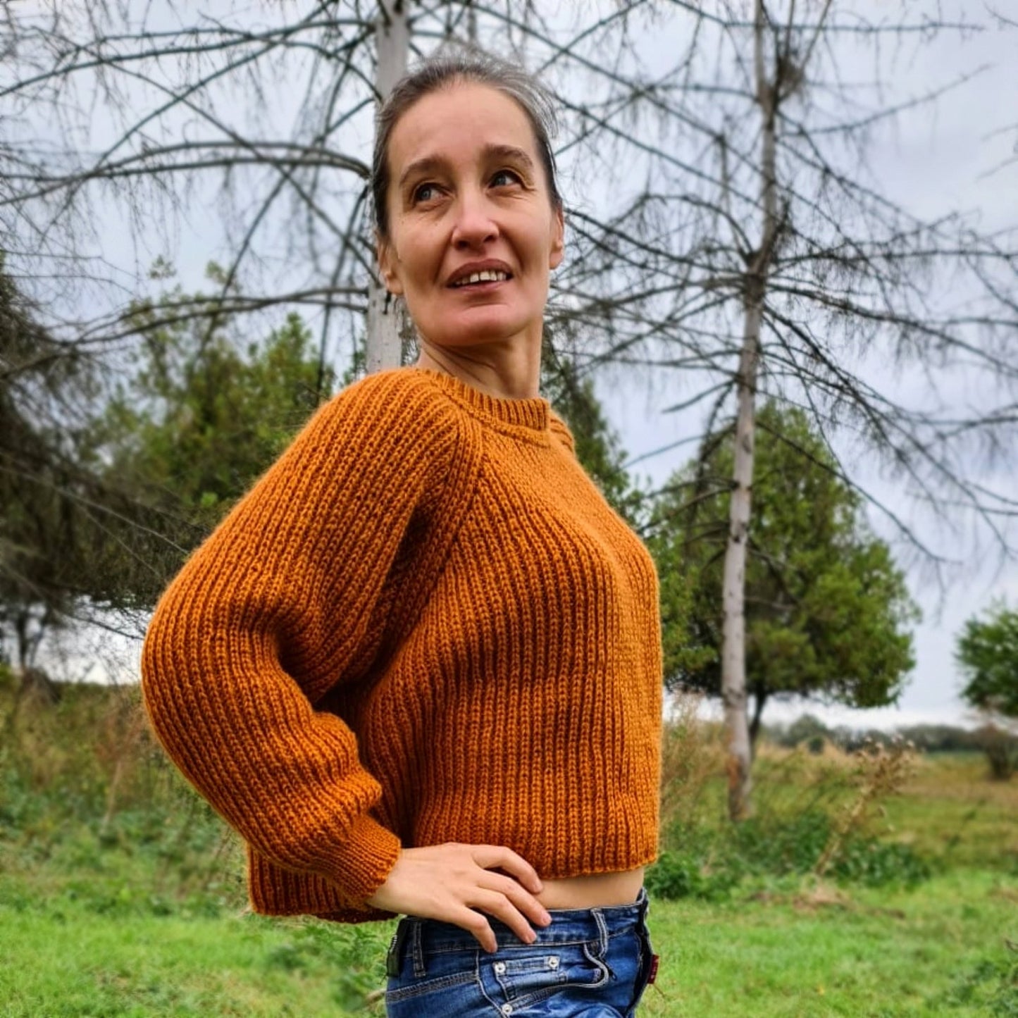 Oversized cropped sweater with volume sleeve in orange