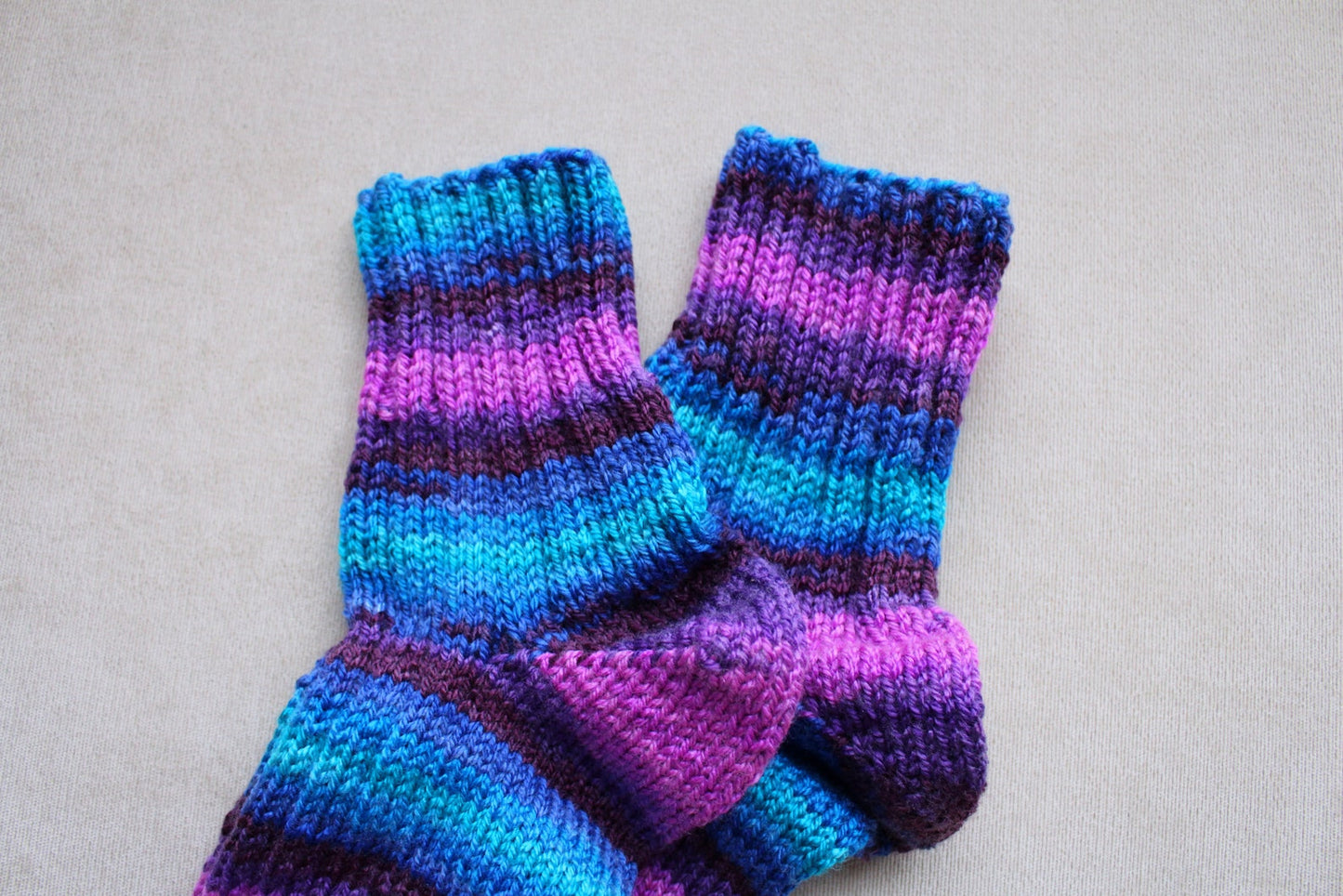 Vegan multicolor cold-weather ribbed socks