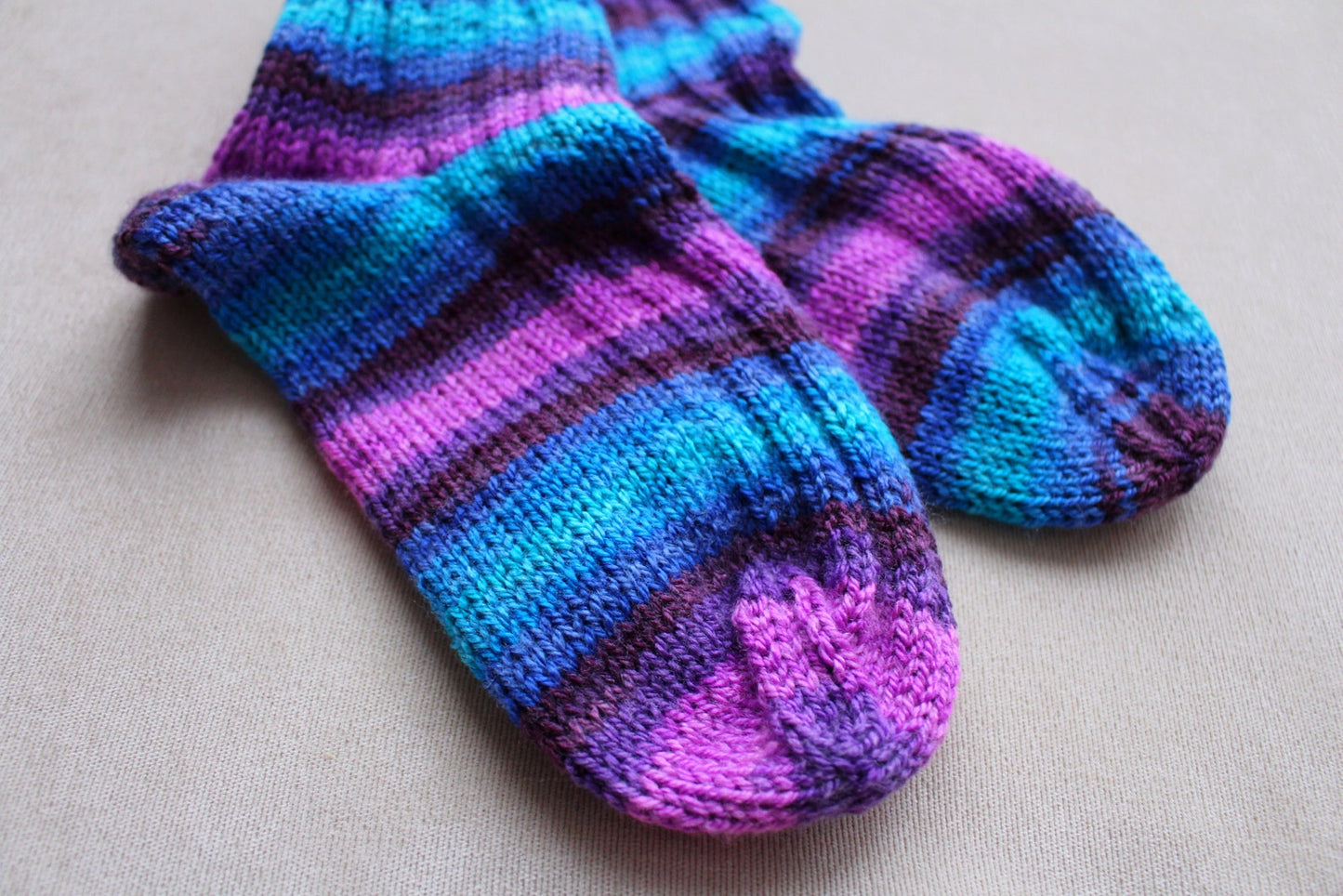 Vegan multicolor cold-weather ribbed socks