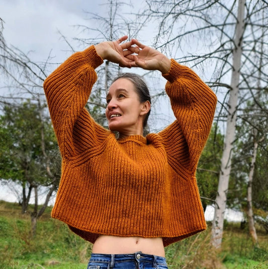 Oversized cropped sweater with volume sleeve in orange