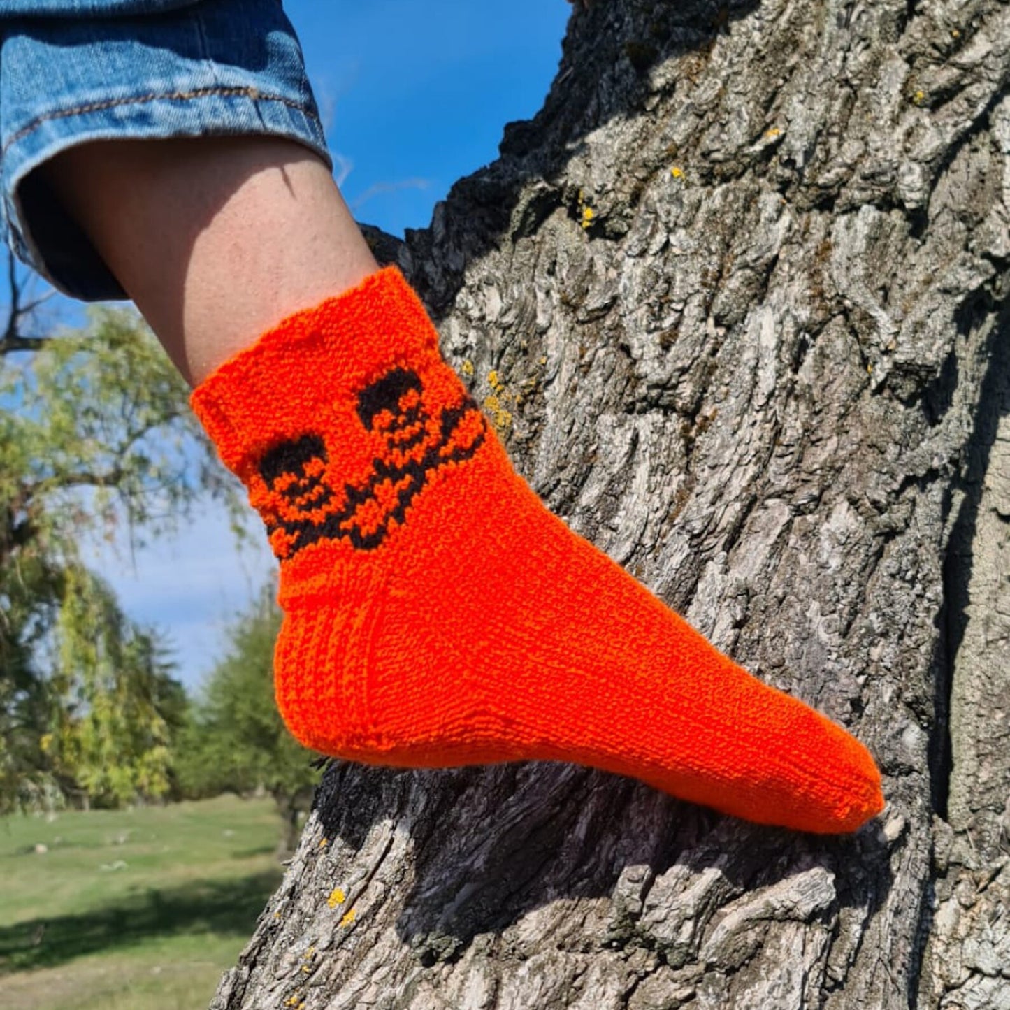 Halloween skull socks, Orange and black jacquard socks, 100% acrylic socks