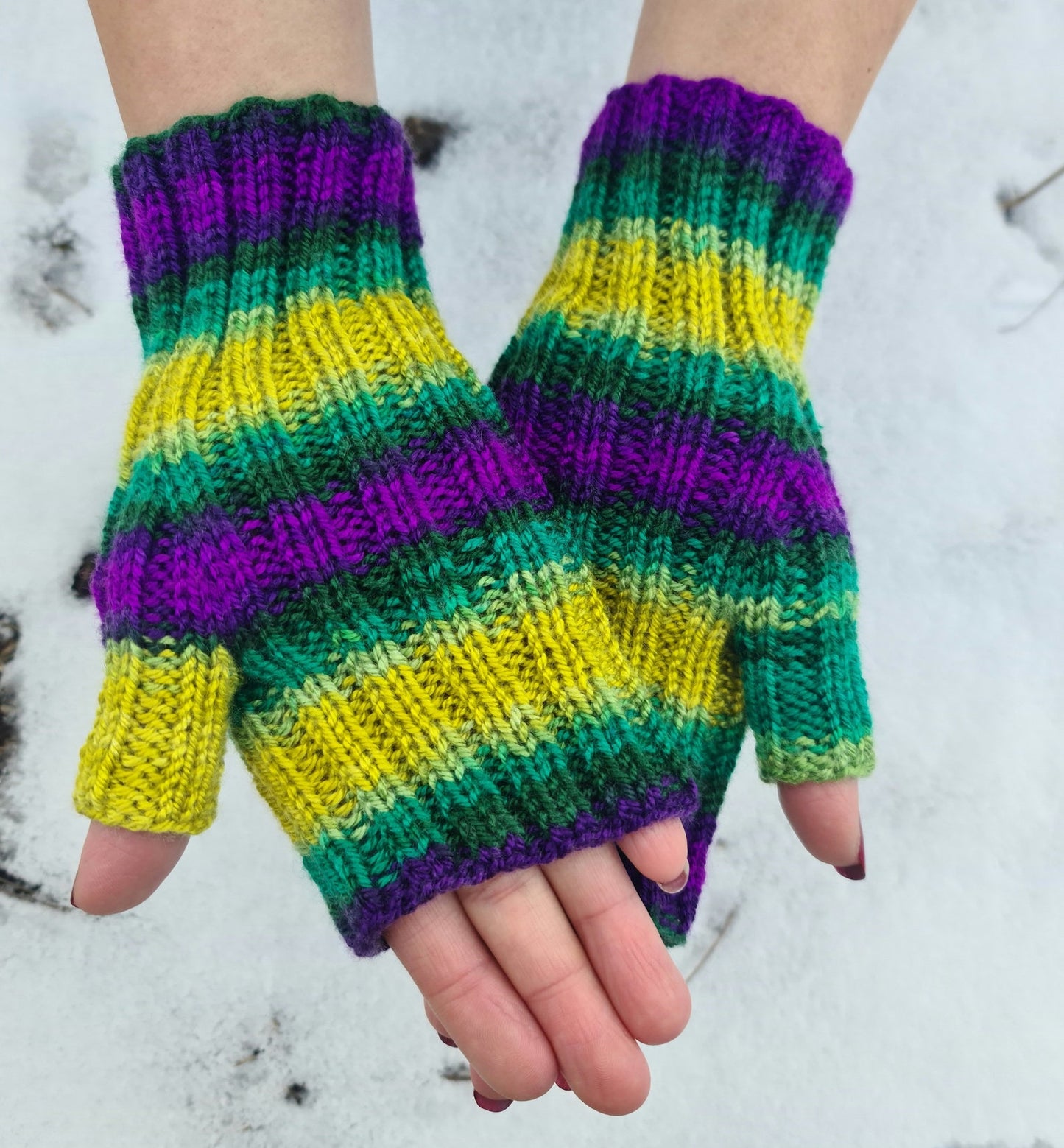 Hypoallergenic fingerless gloves