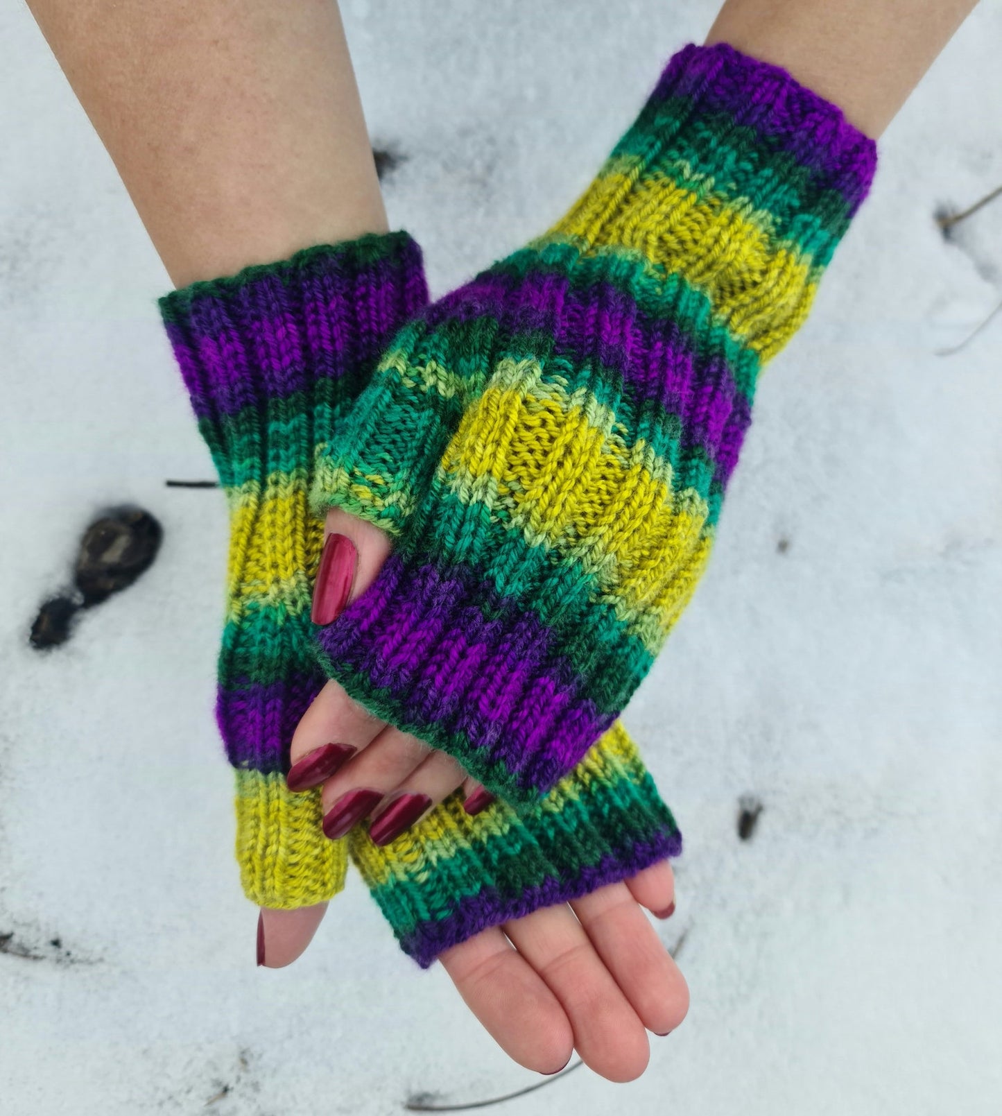 Hypoallergenic fingerless gloves