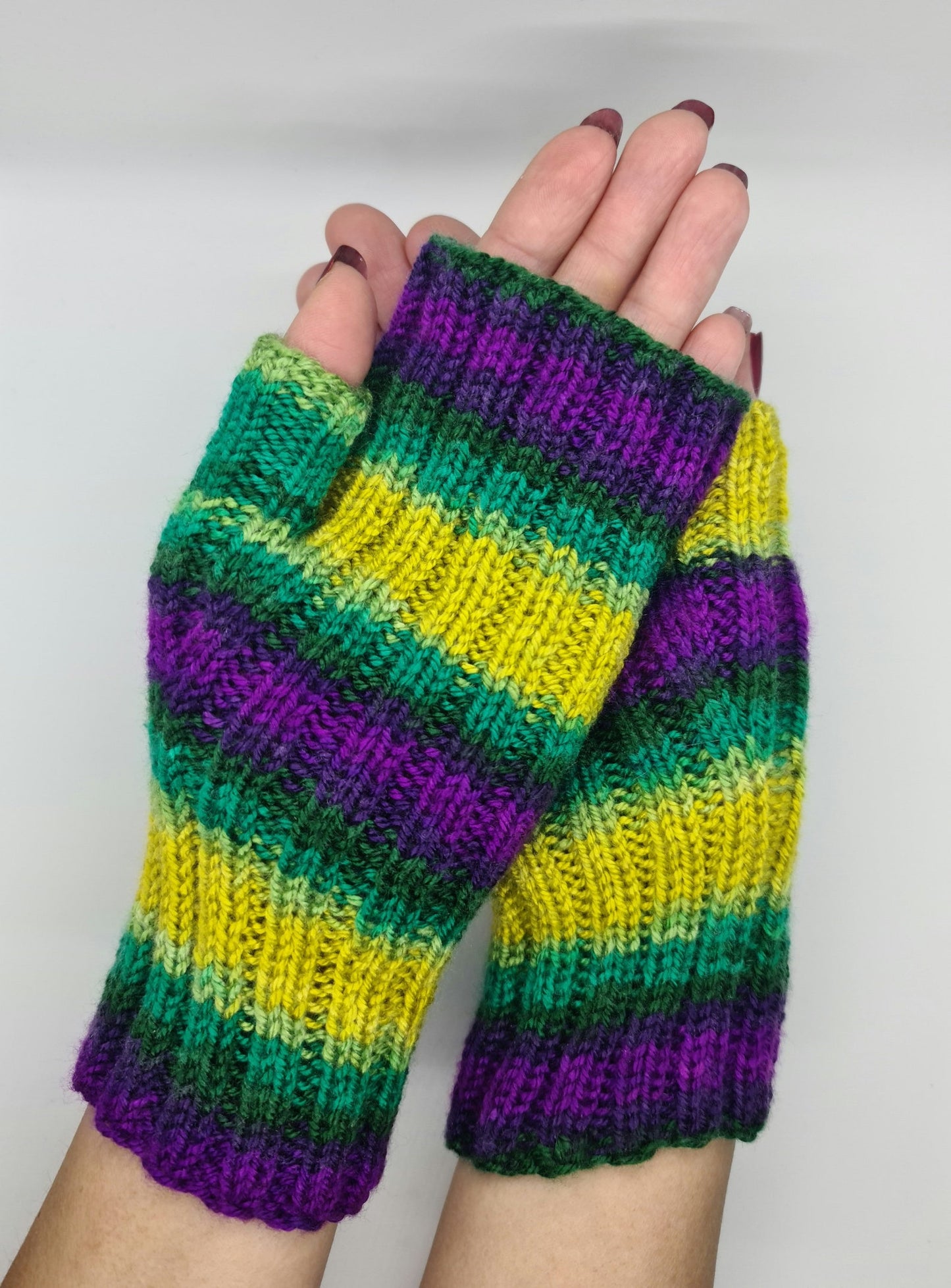 Hypoallergenic fingerless gloves