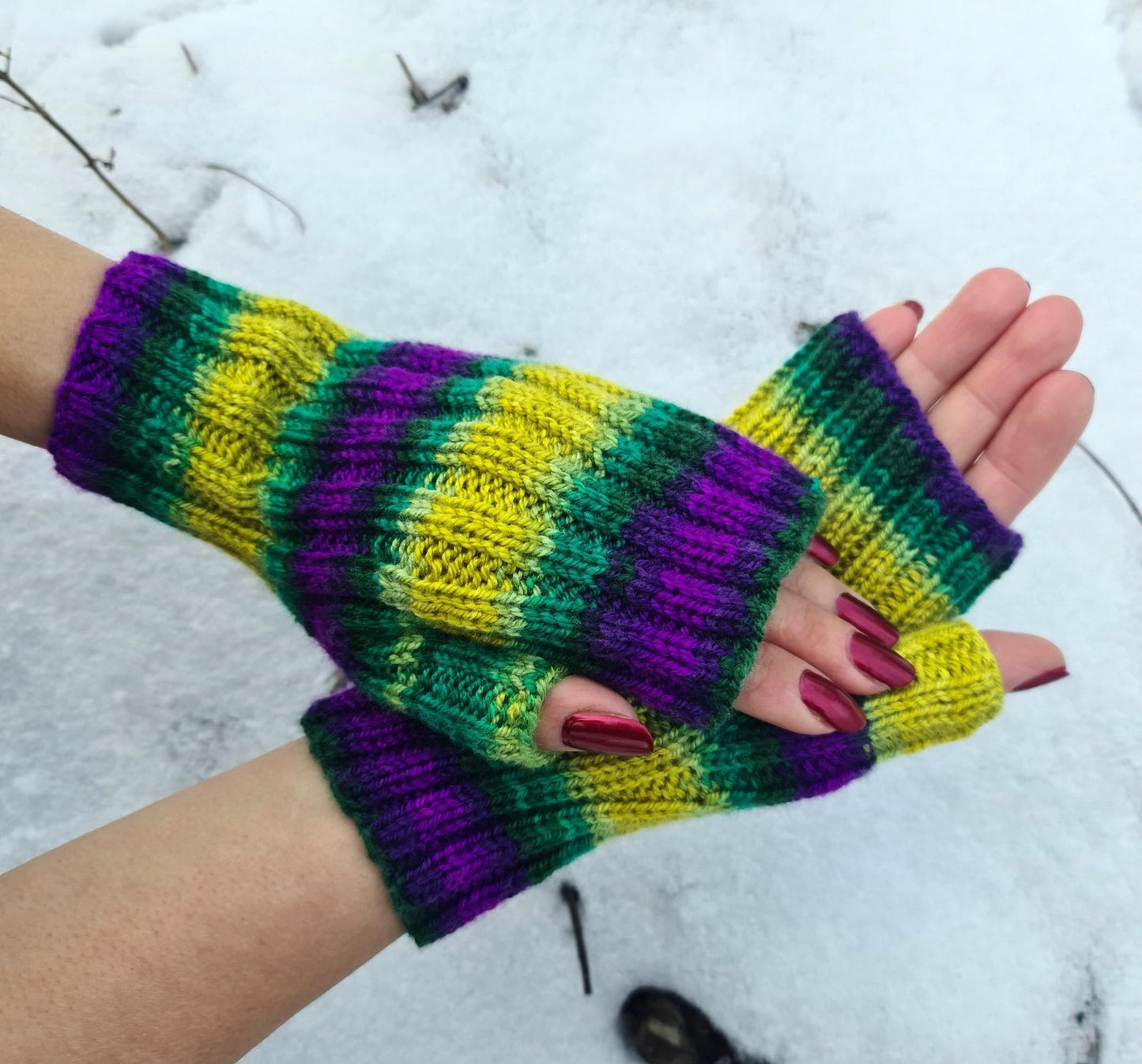 Hypoallergenic fingerless gloves