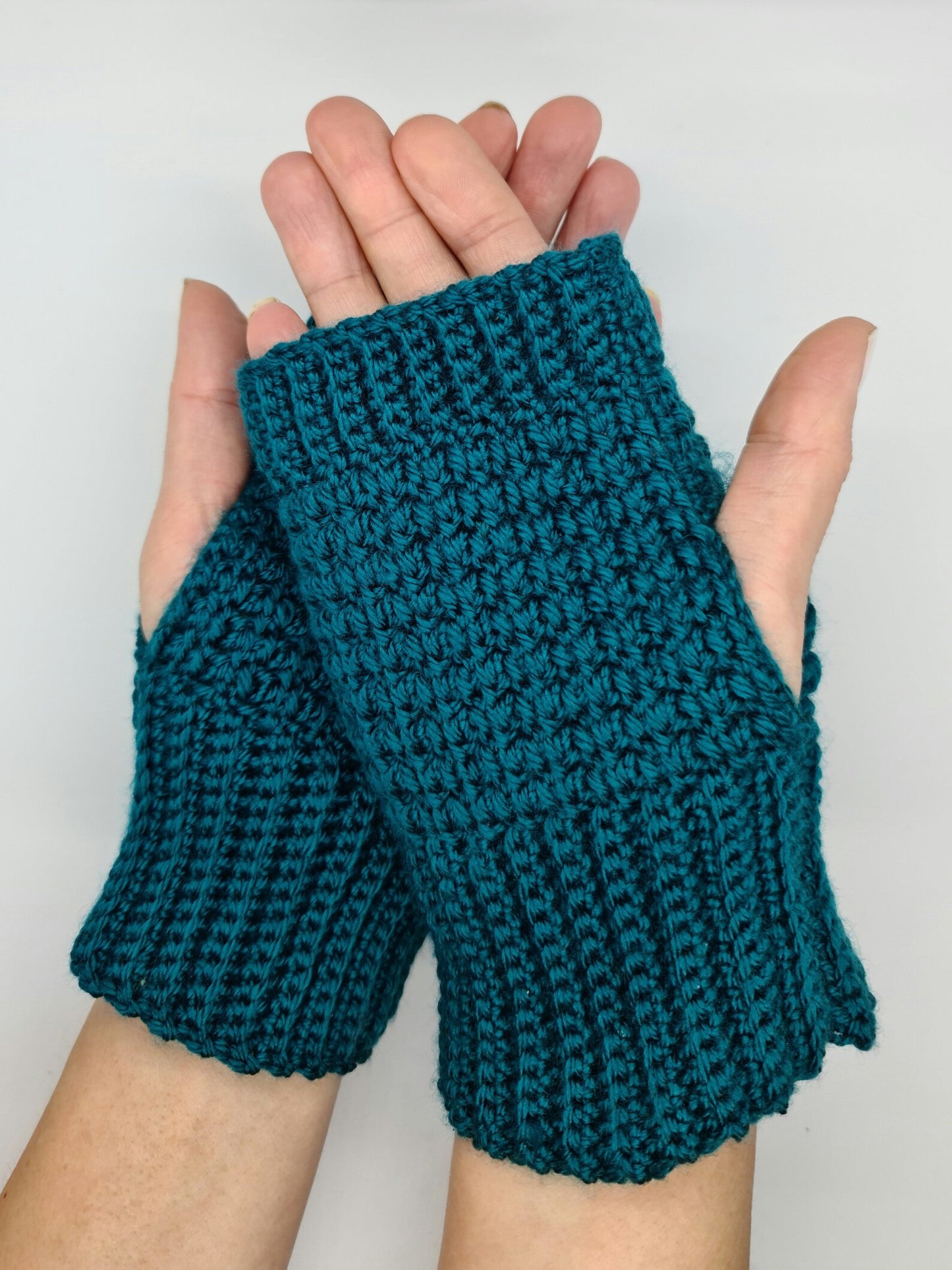 Fingerless acrylic gloves