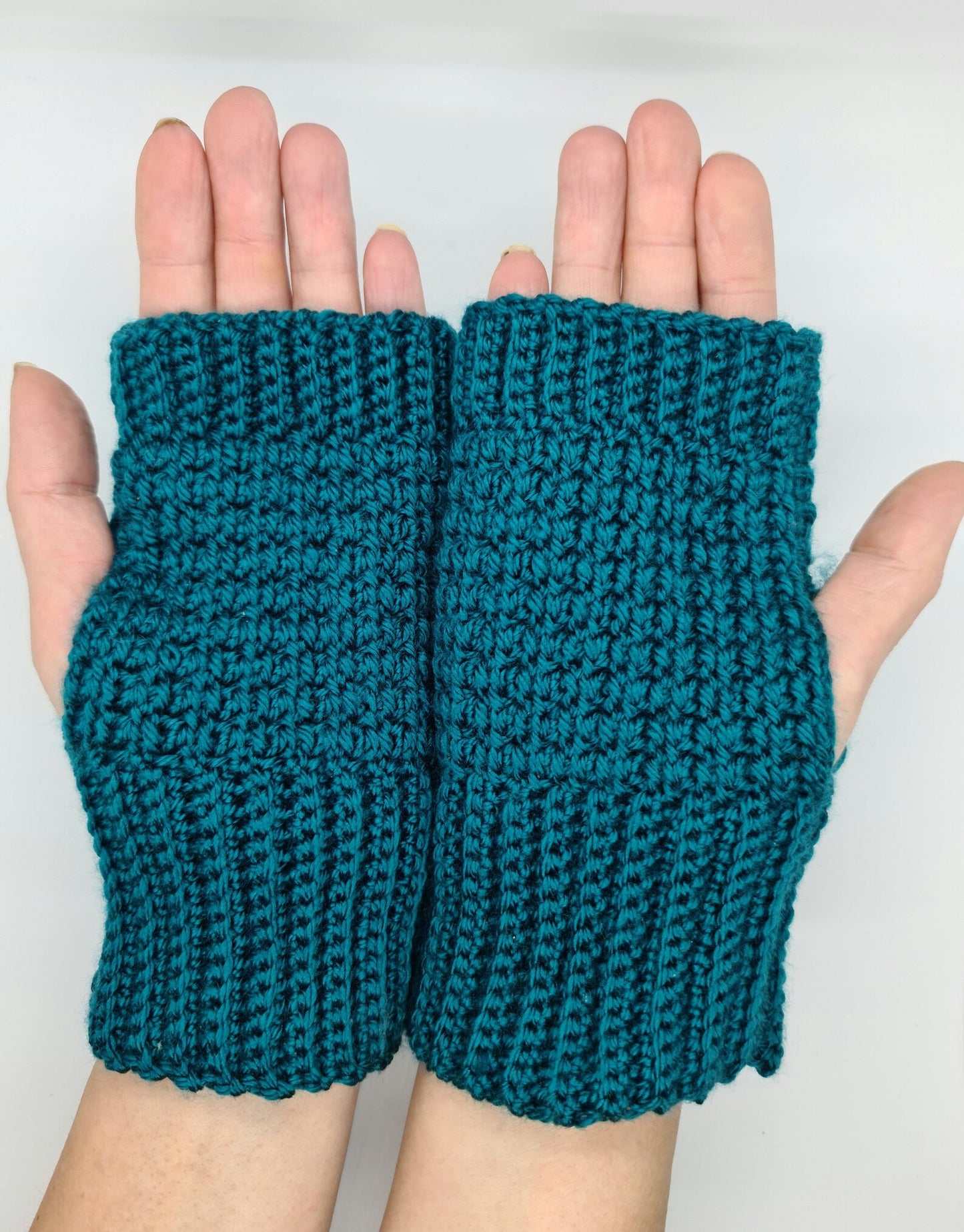 Fingerless acrylic gloves