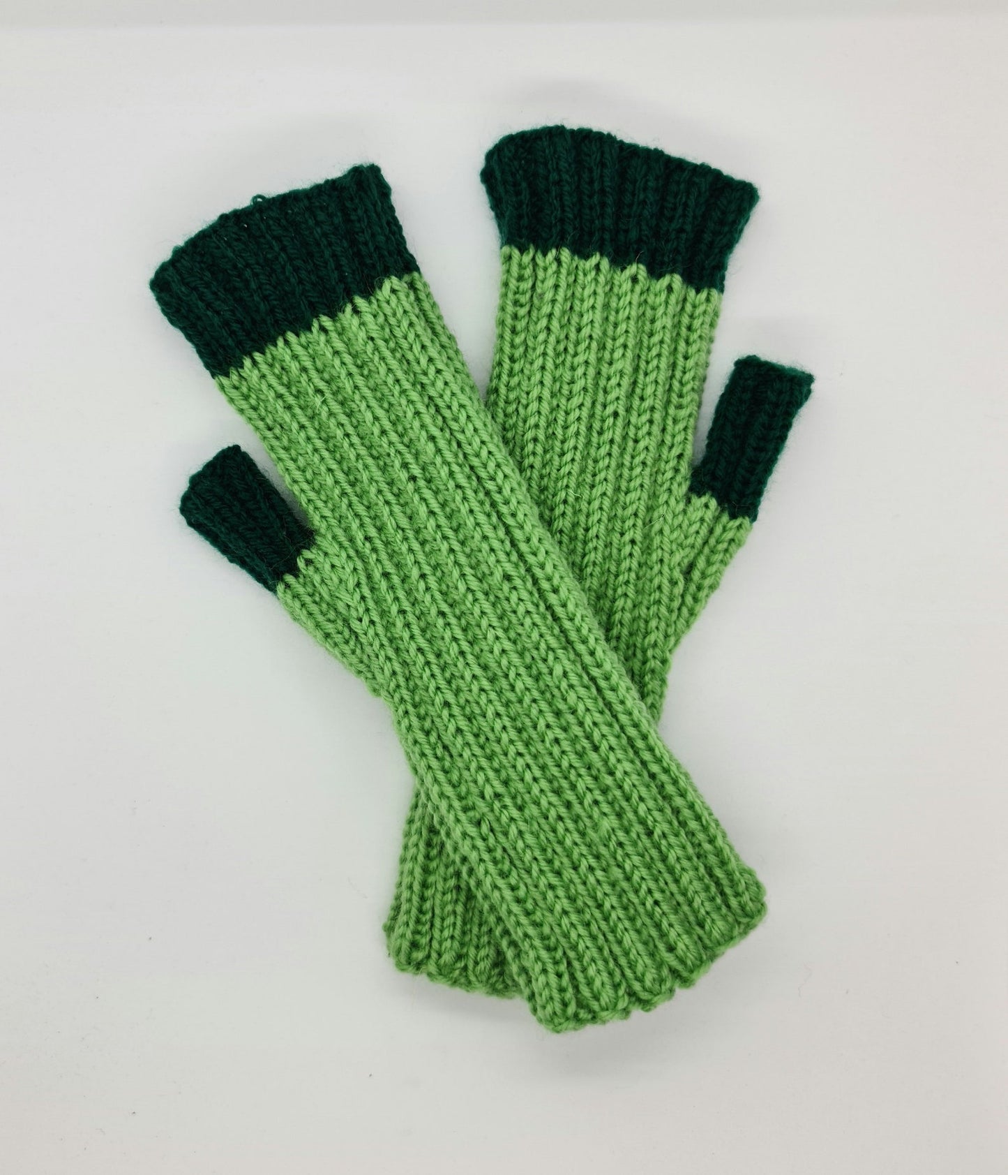 Green strechy mittens