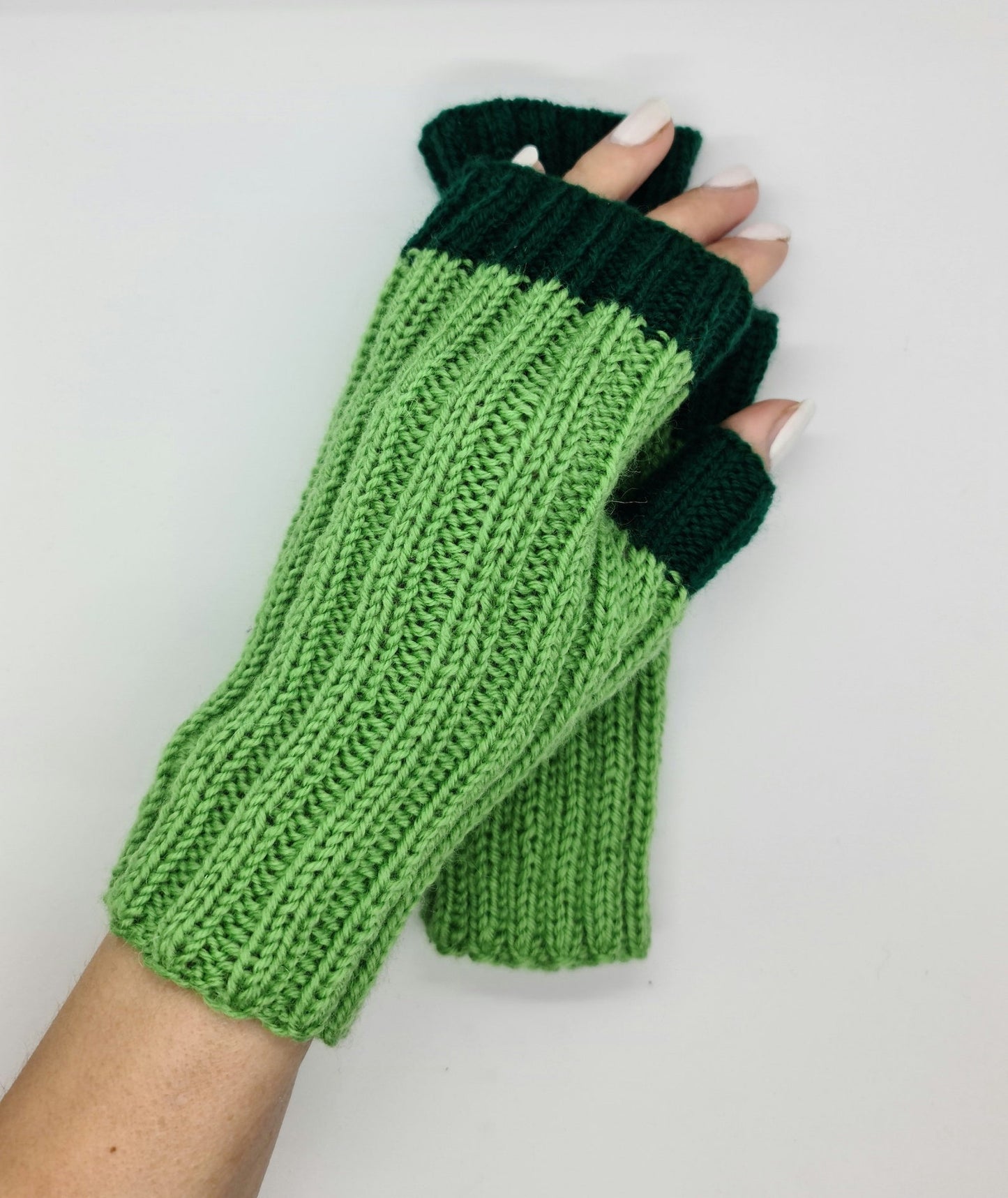 Green strechy mittens