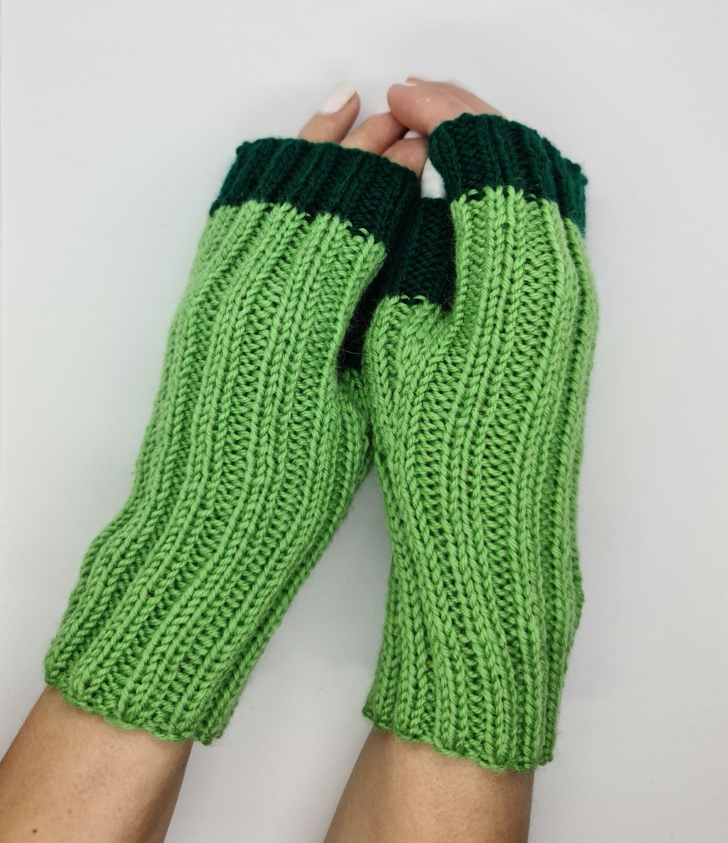 Green strechy mittens