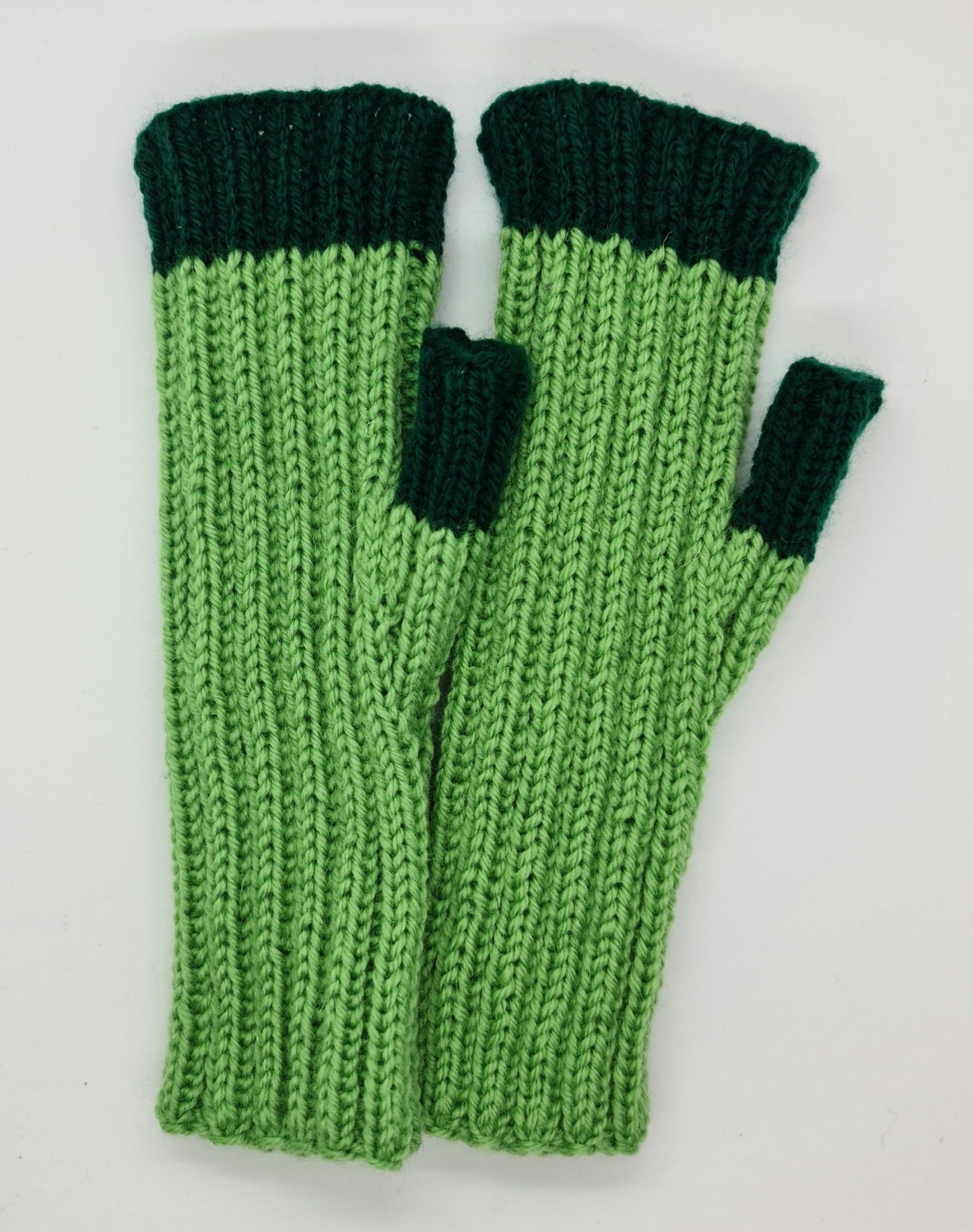 Green strechy mittens