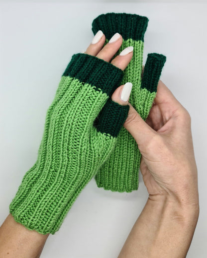 Green strechy mittens