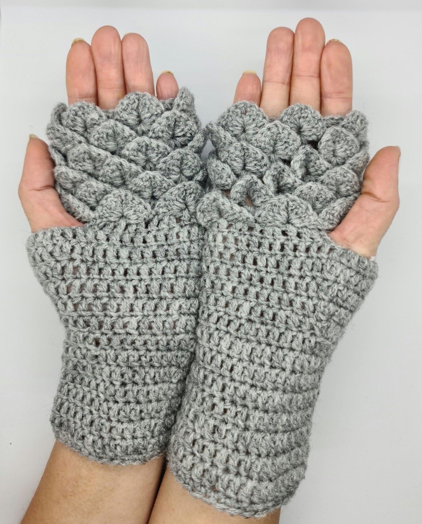 Dragon scale fingerless gloves