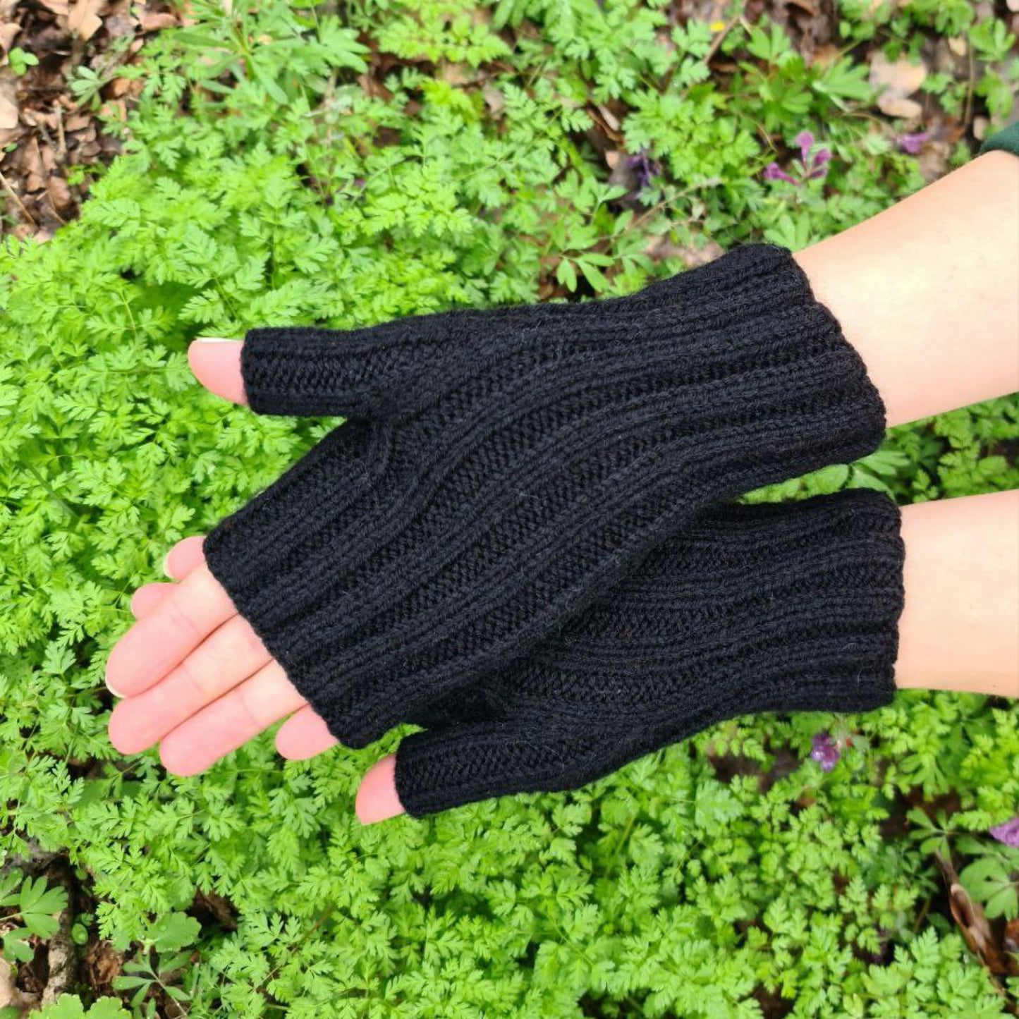 Black stretchy fingerless gloves