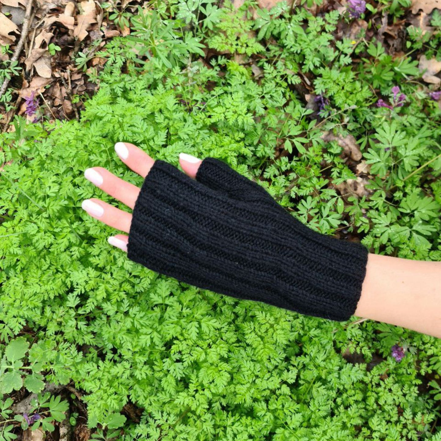 Black stretchy fingerless gloves