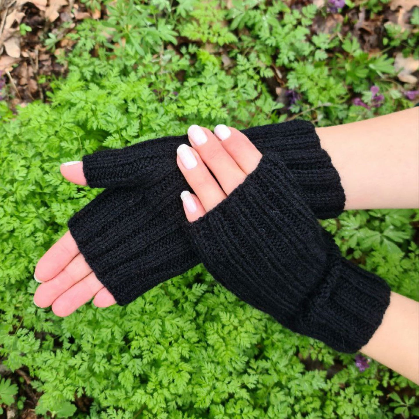 Black stretchy fingerless gloves