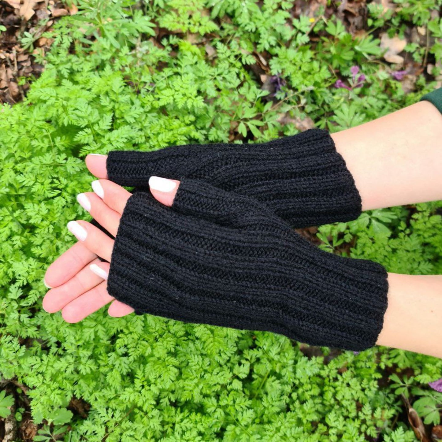 Black stretchy fingerless gloves