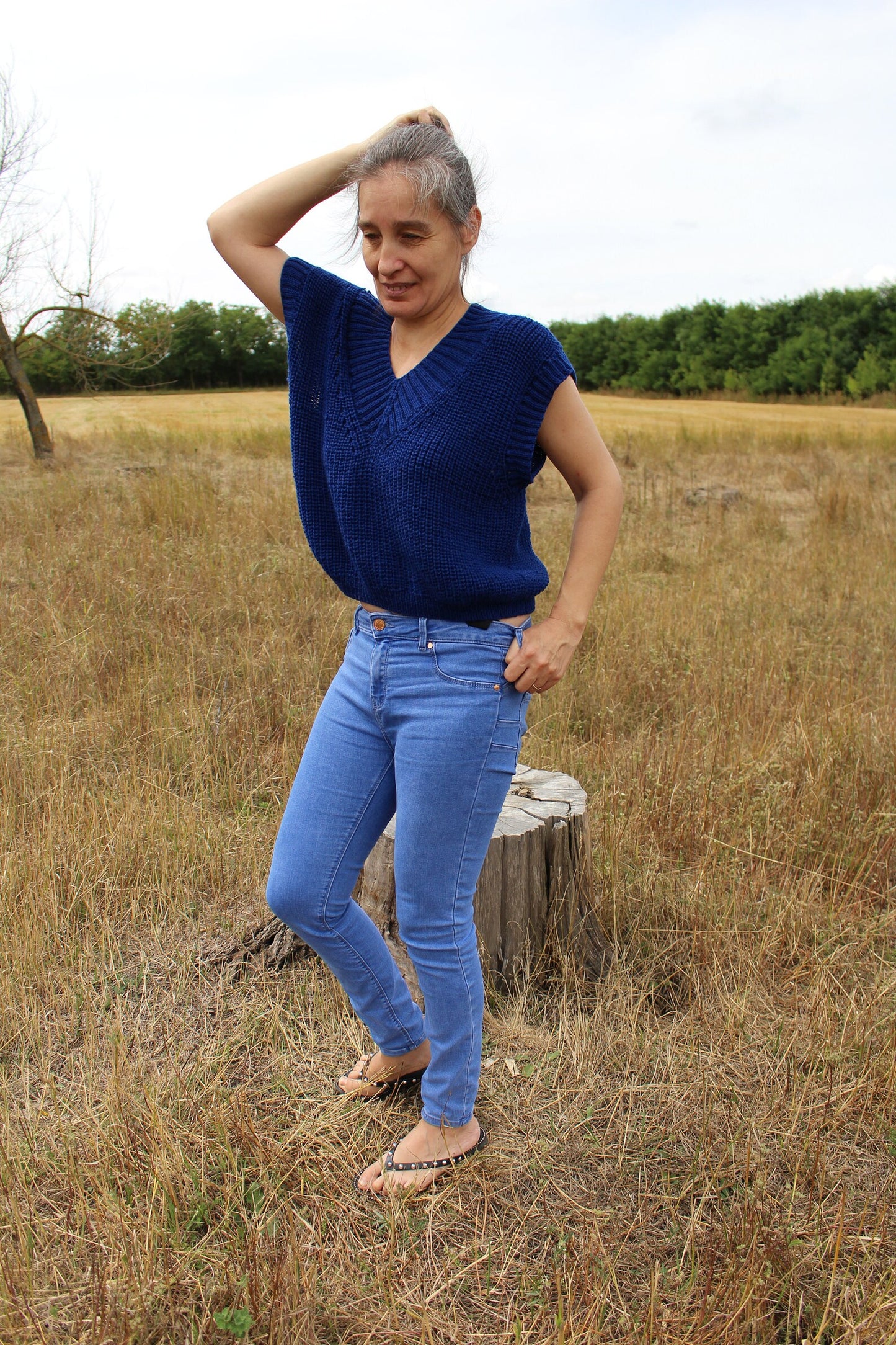 Oversized V-neck sweater vest in blue, Stylish sleeveless jumper for women