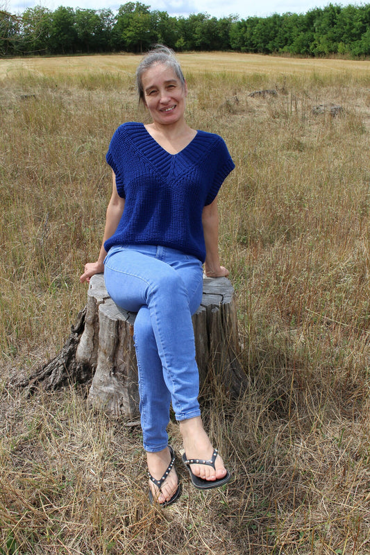 Oversized V-neck sweater vest in blue, Stylish sleeveless jumper for women