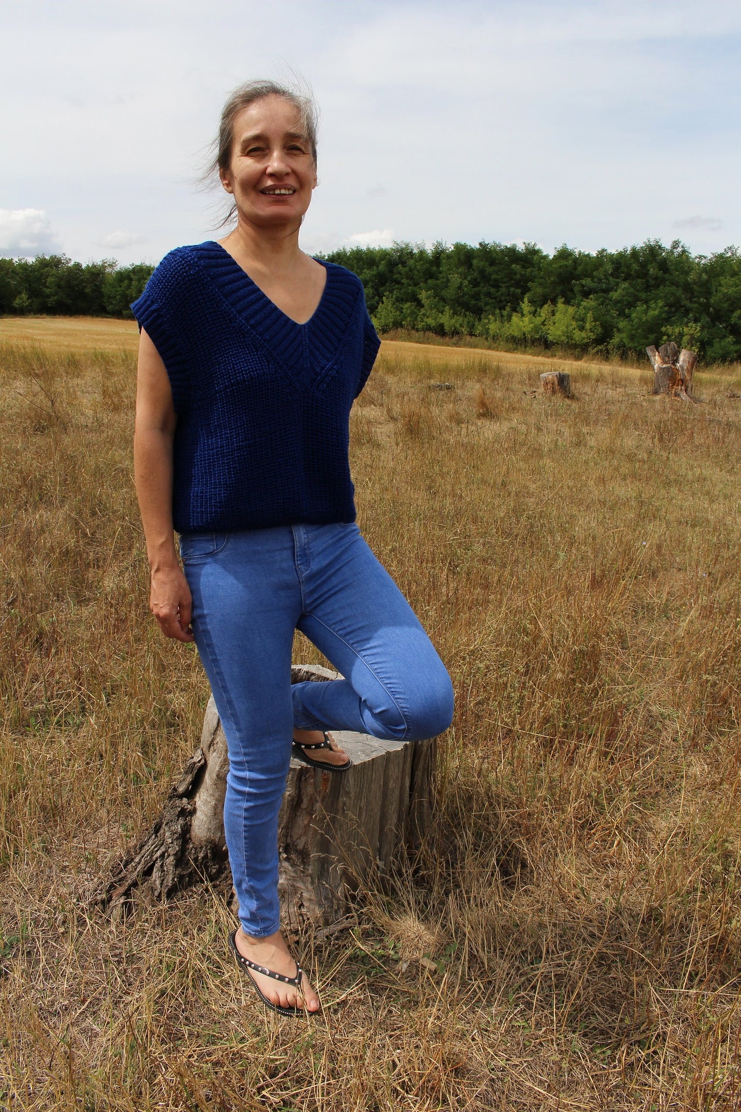 Oversized V-neck sweater vest in blue, Stylish sleeveless jumper for women