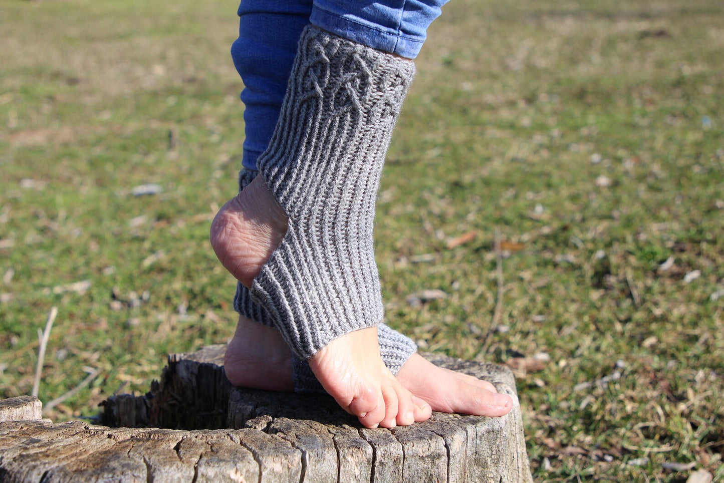 Yoga Socks with Elegant Cable Pattern, Non-Slip Heelless Pilates Socks