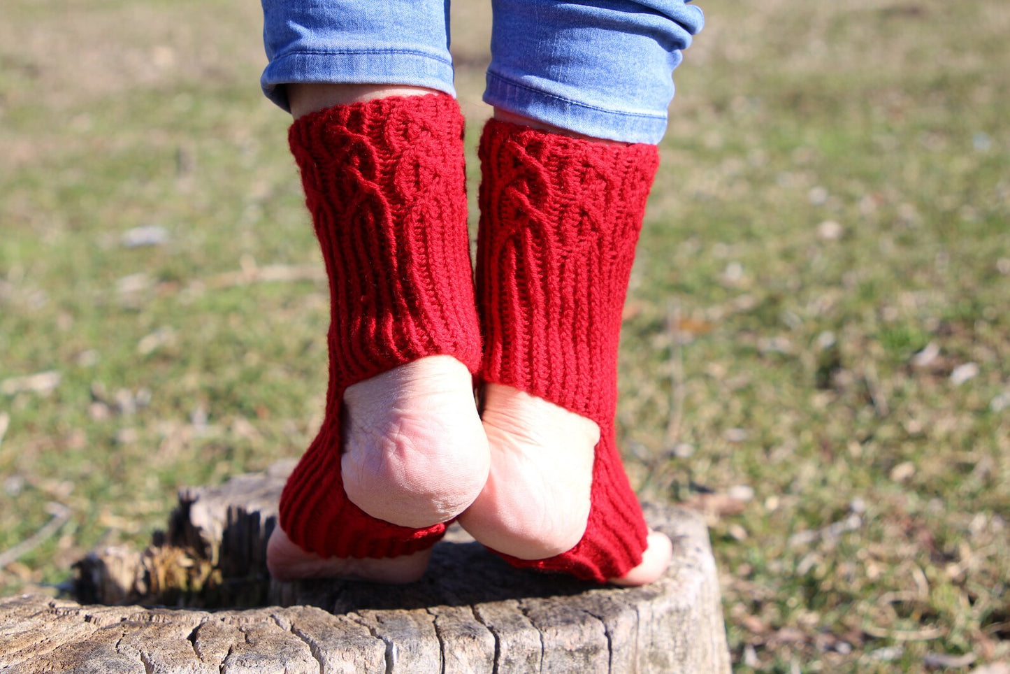 Yoga Socks with Elegant Cable Pattern, Non-Slip Heelless Pilates Socks