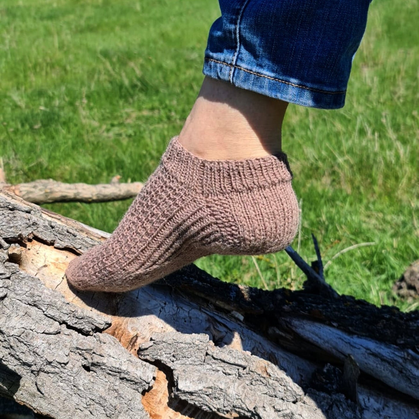 Brown sneaker socks, Patterned low-cut socks