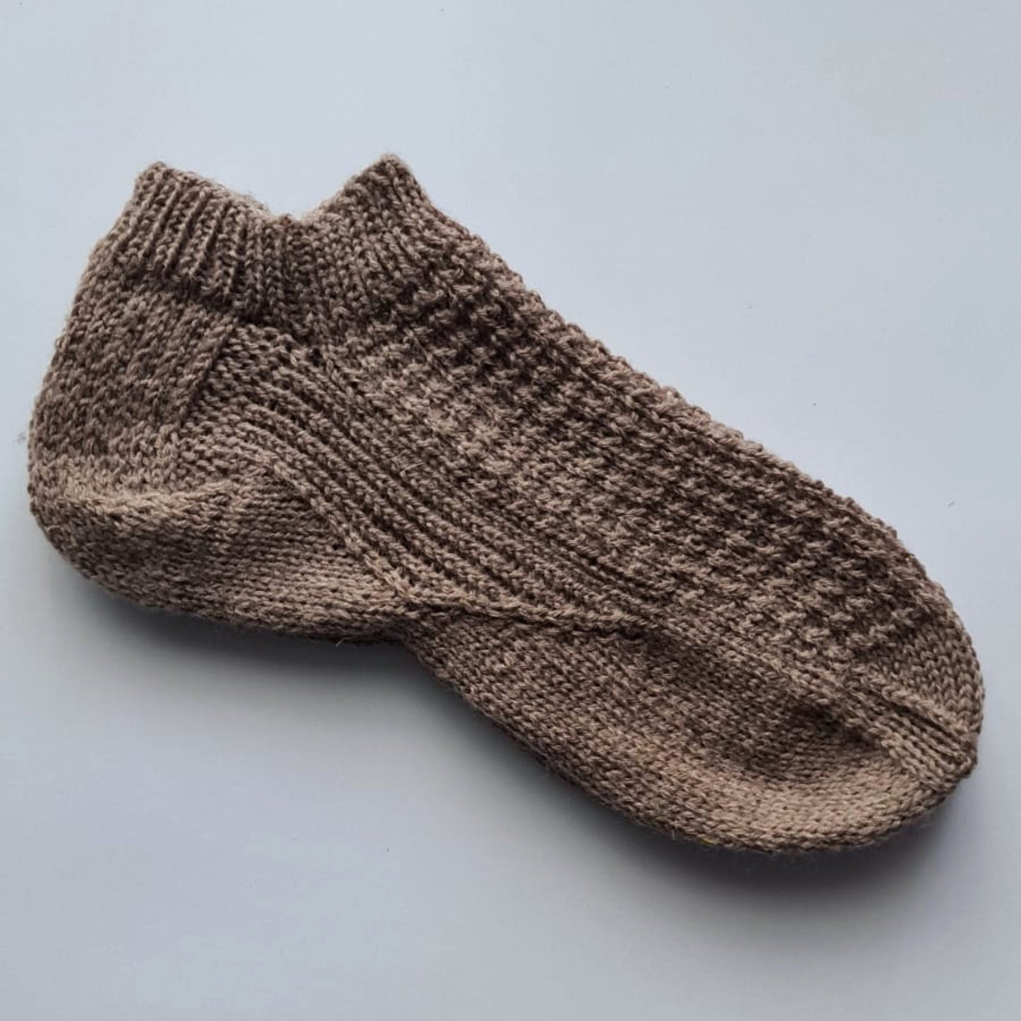 Brown sneaker socks, Patterned low-cut socks