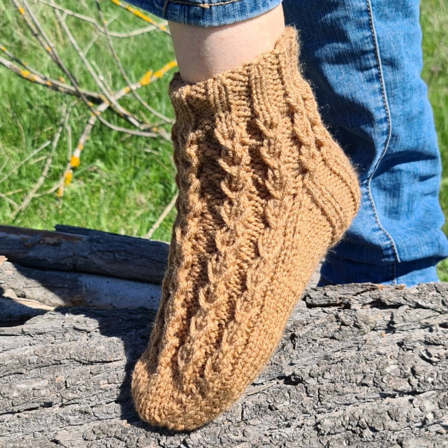 Braided chunky-knit wool slipper socks