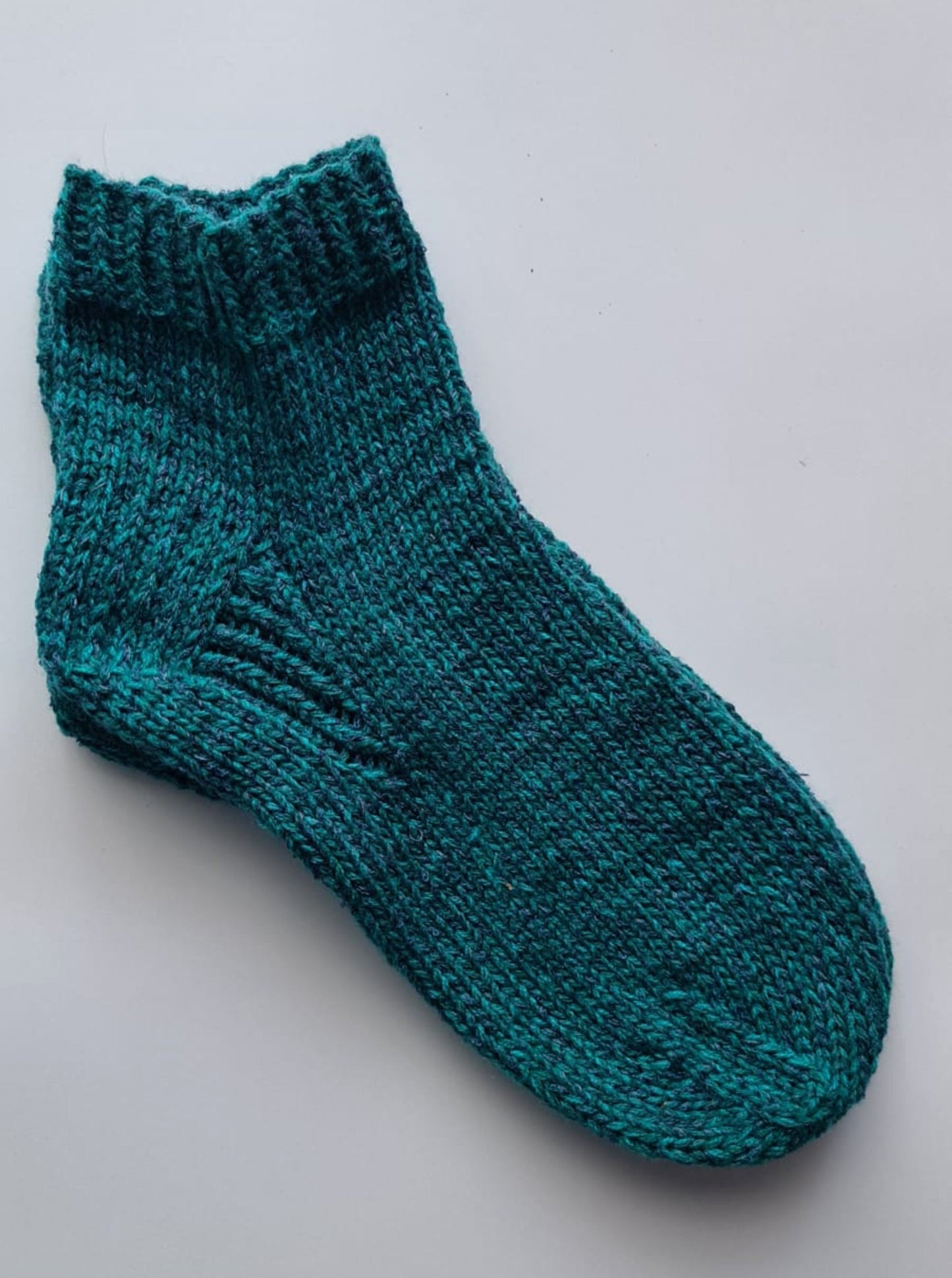 Plain blue quarter socks with fancy heel