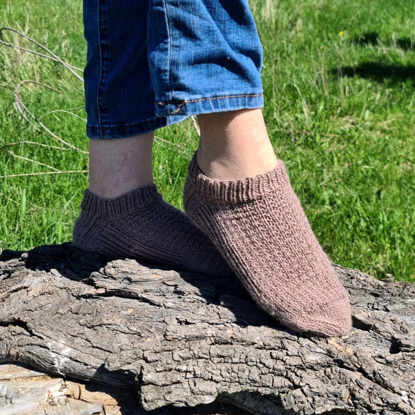 Brown sneaker socks, Patterned low-cut socks