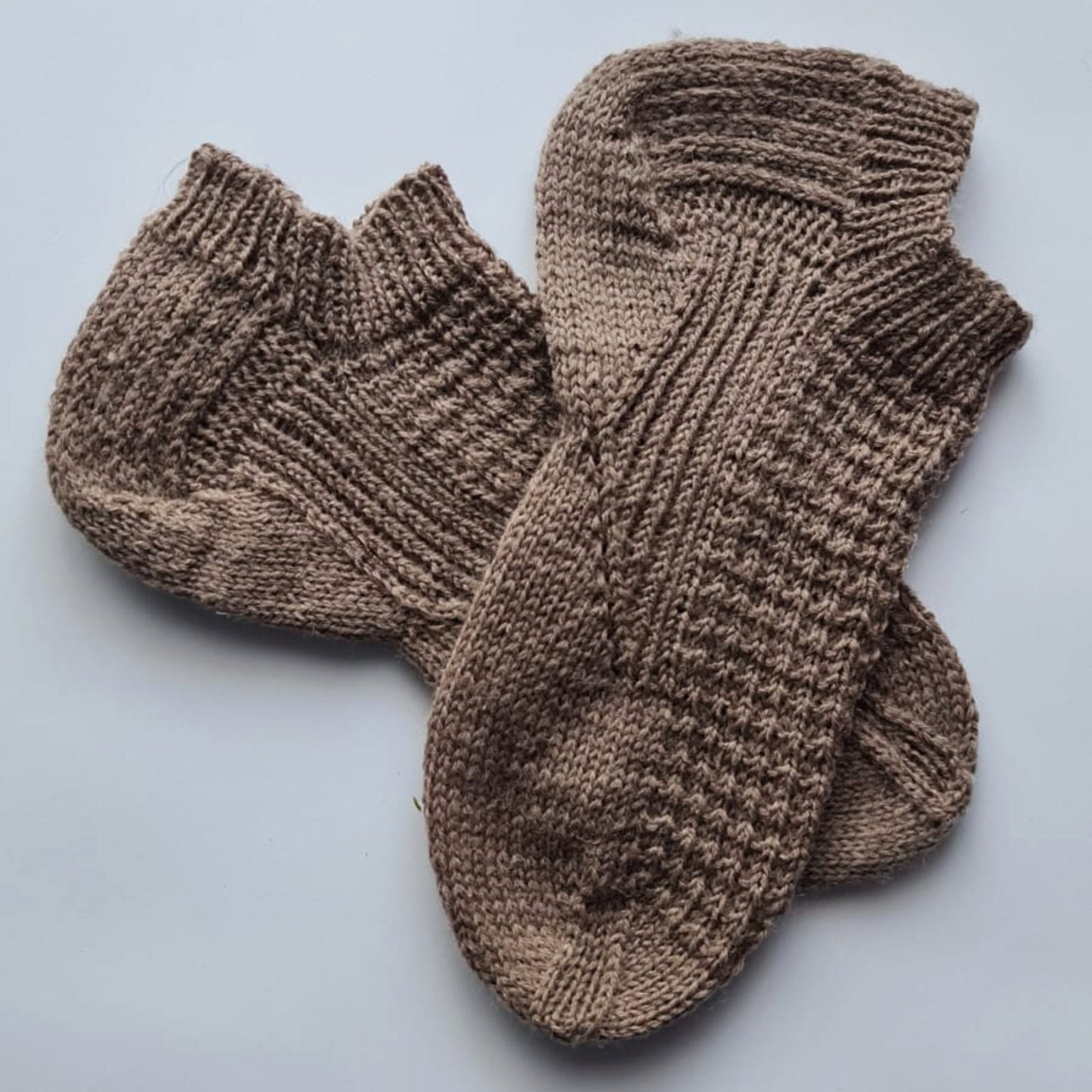 Brown sneaker socks, Patterned low-cut socks