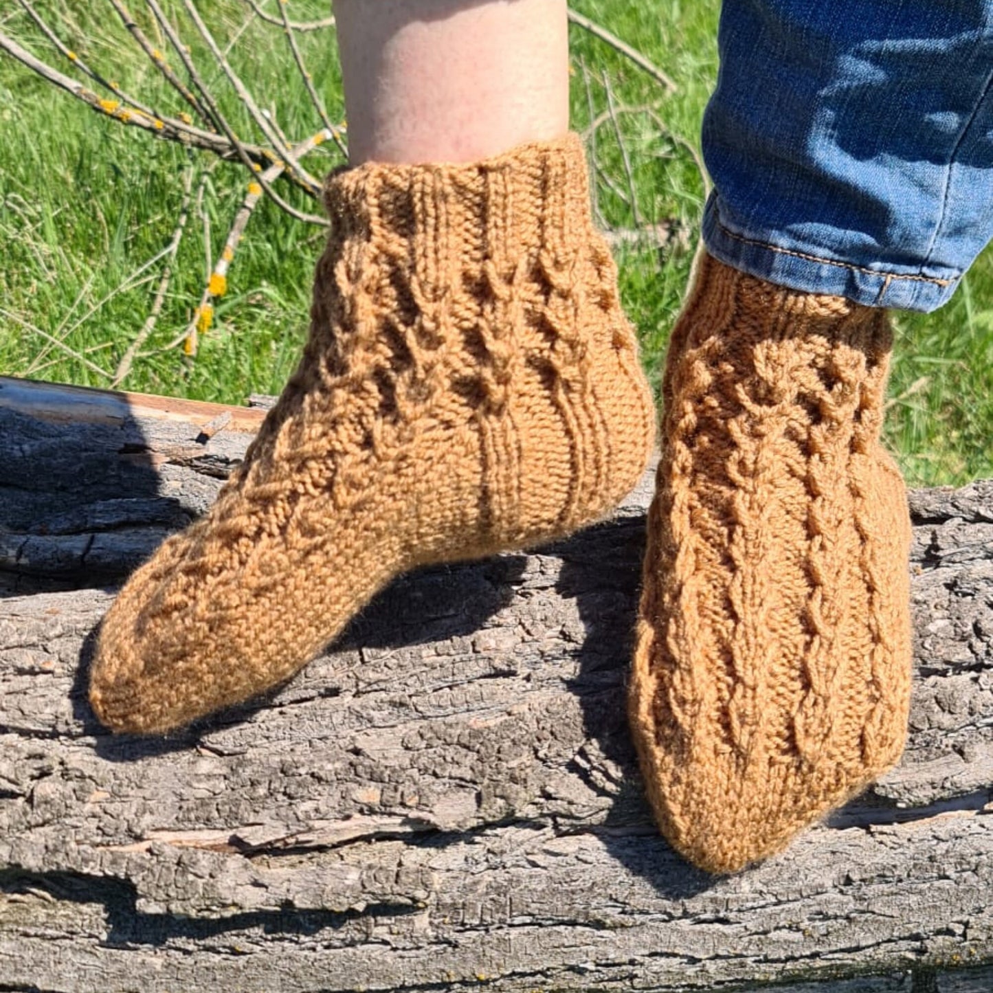 Braided chunky-knit wool slipper socks