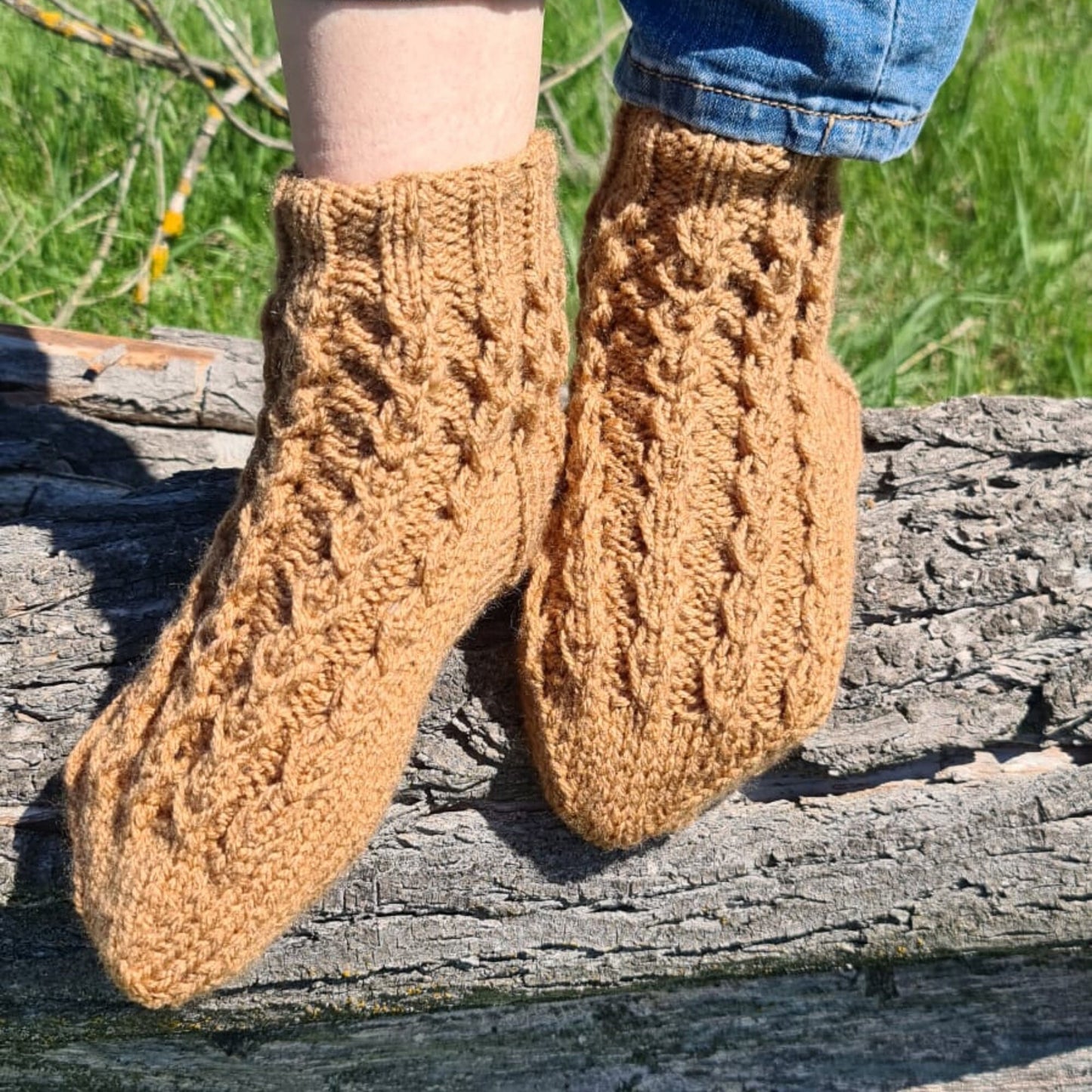 Braided chunky-knit wool slipper socks