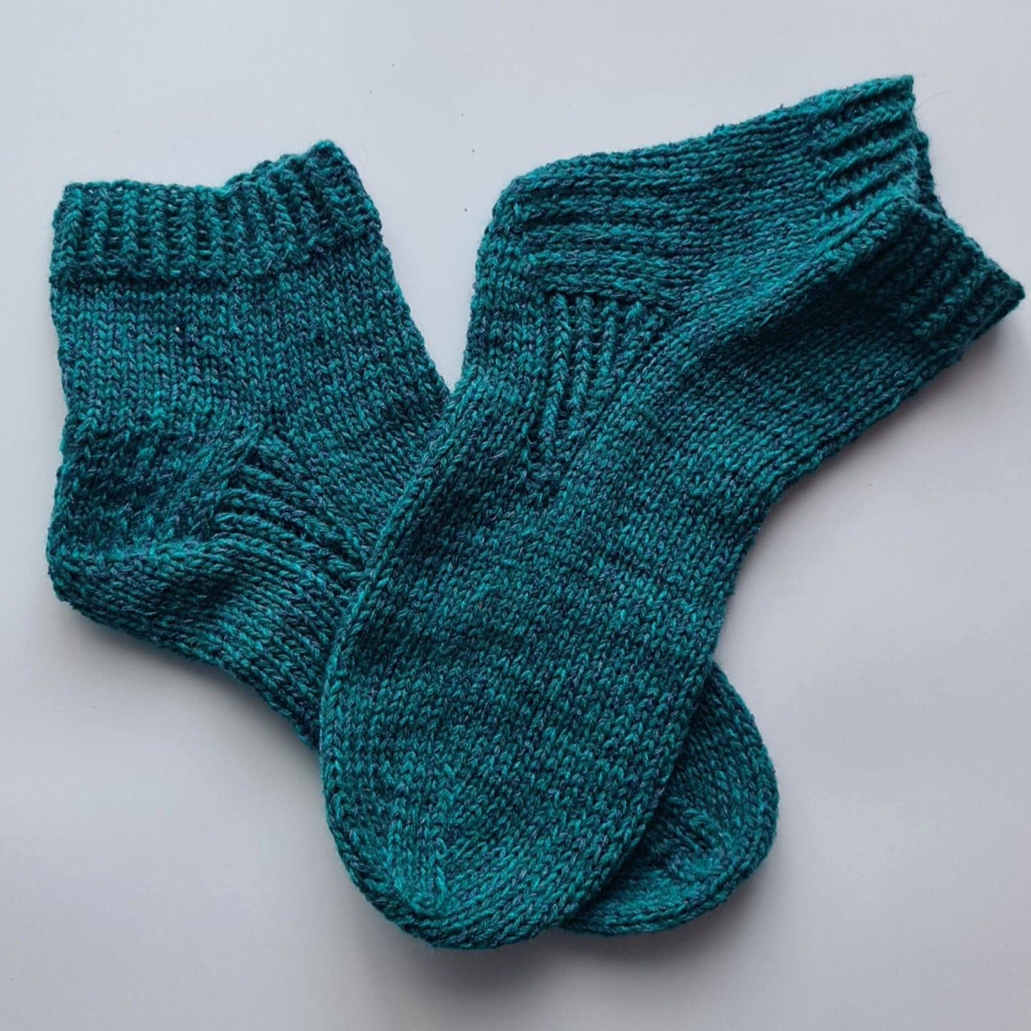 Plain blue quarter socks with fancy heel